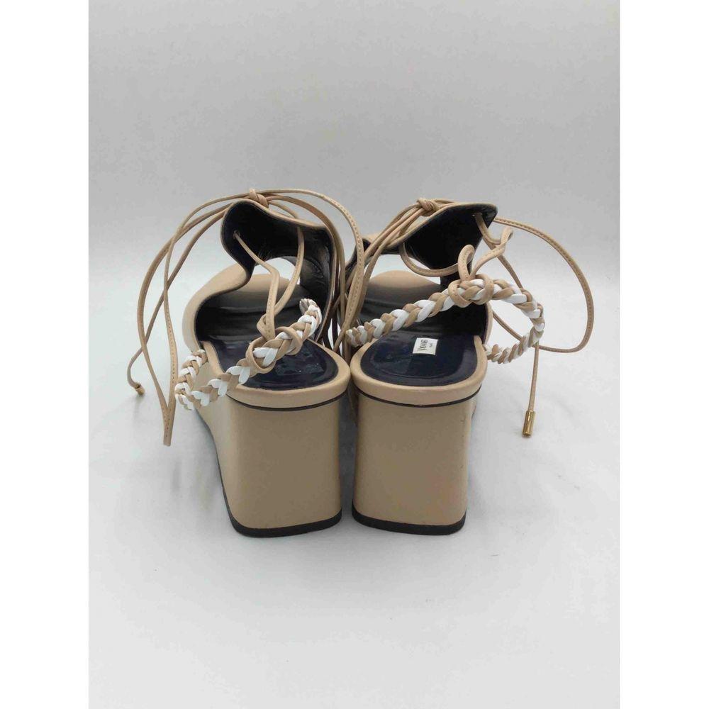 Vionnet Leather Sandals in Beige In Good Condition For Sale In Carnate, IT
