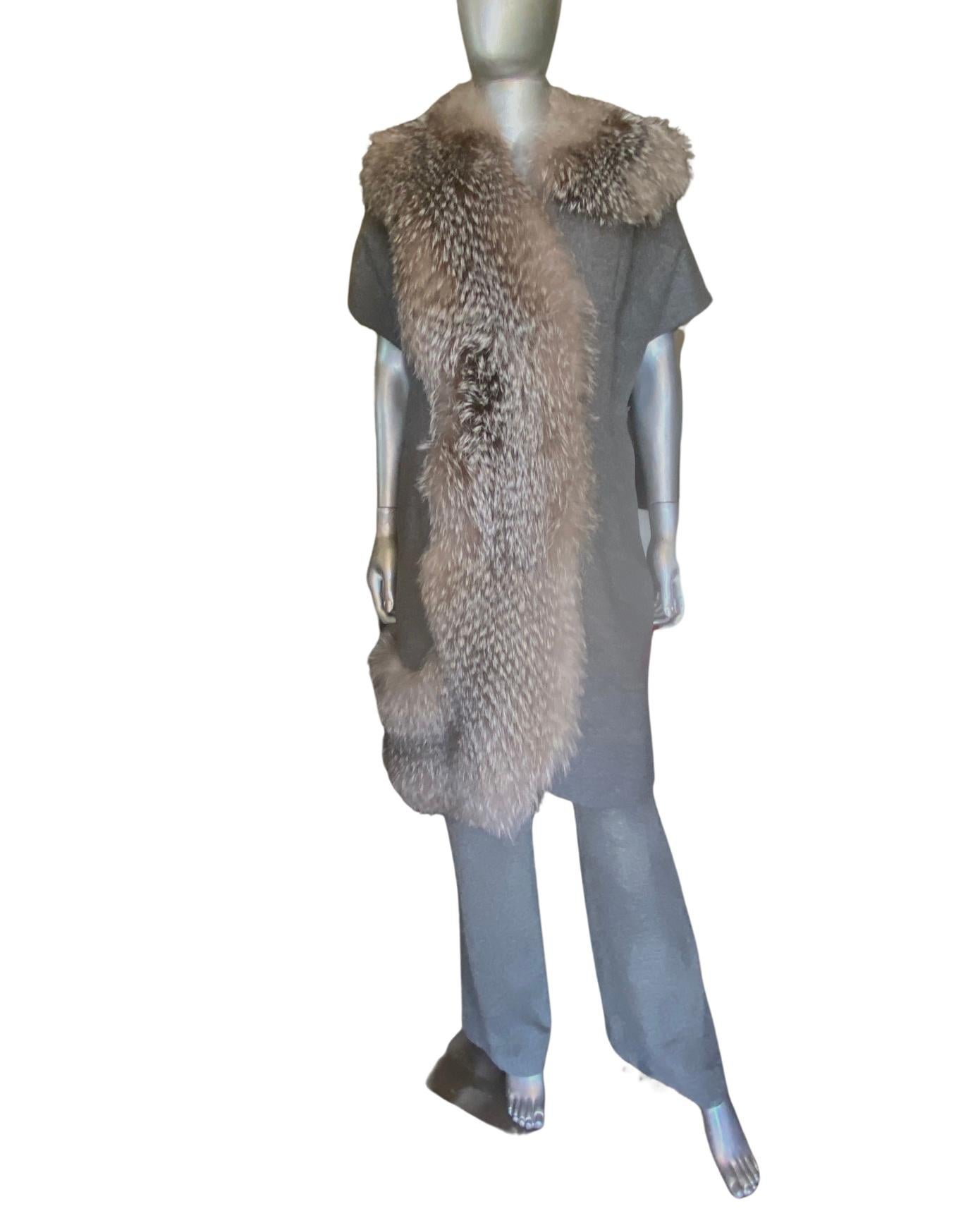 Vionnet Paris Cashmere and Fur Coat (NWT) w/ Addtl Dress & Trouser Set Size 8/10 For Sale 3