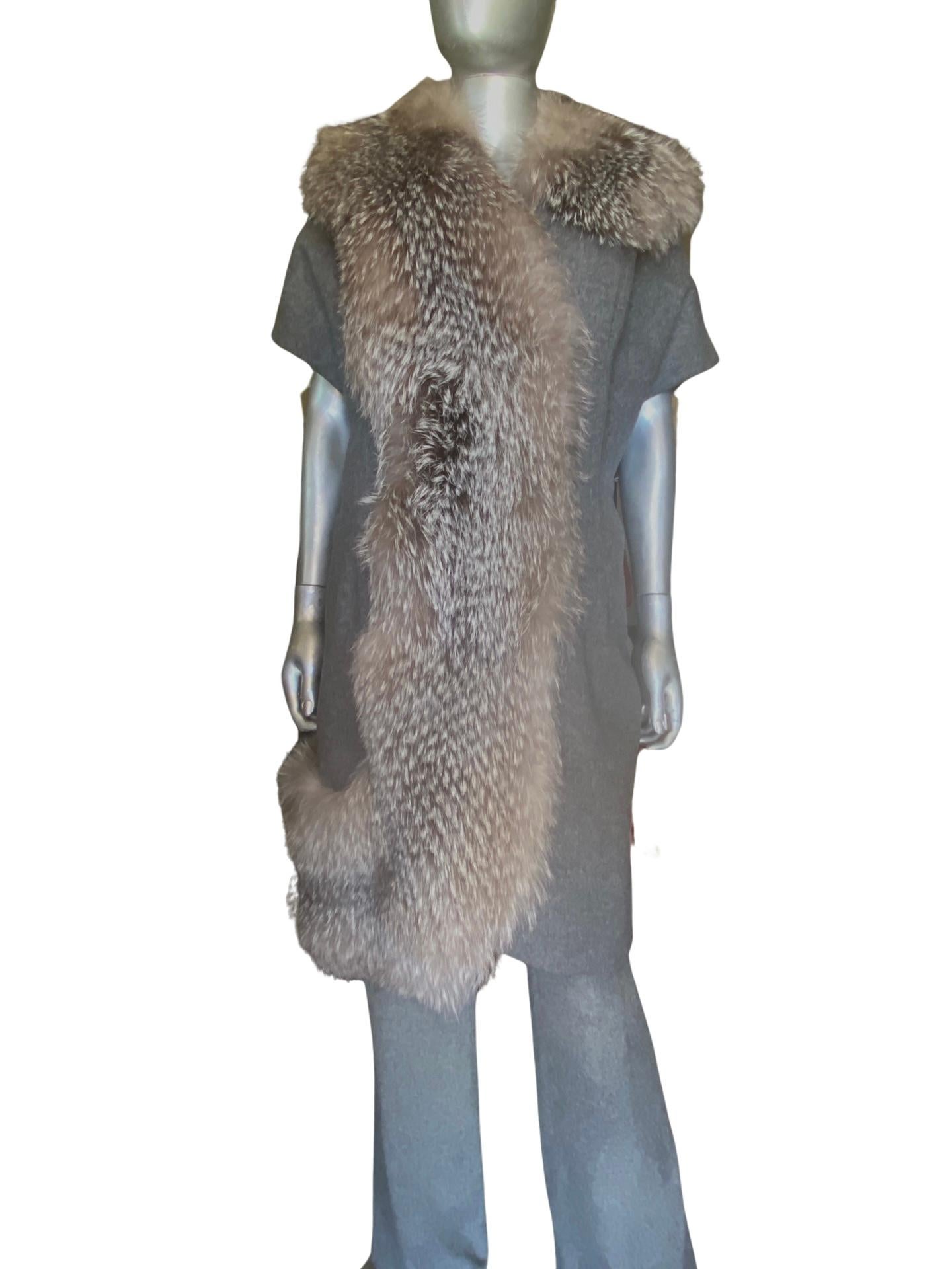 Vionnet Paris Cashmere and Fur Coat (NWT) w/ Addtl Dress & Trouser Set Size 8/10 For Sale 4