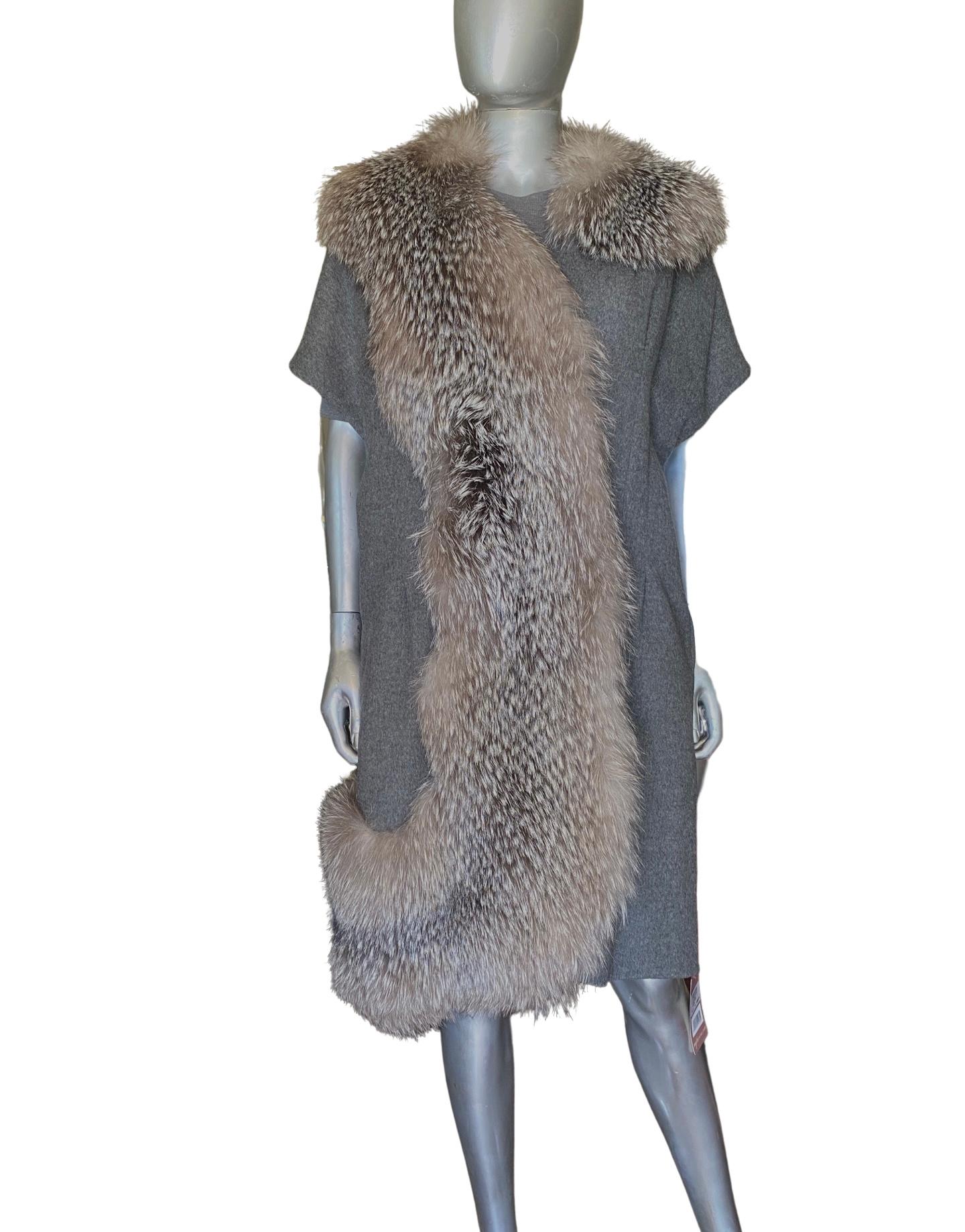 Women's Vionnet Paris Cashmere and Fur Coat (NWT) w/ Addtl Dress & Trouser Set Size 8/10 For Sale