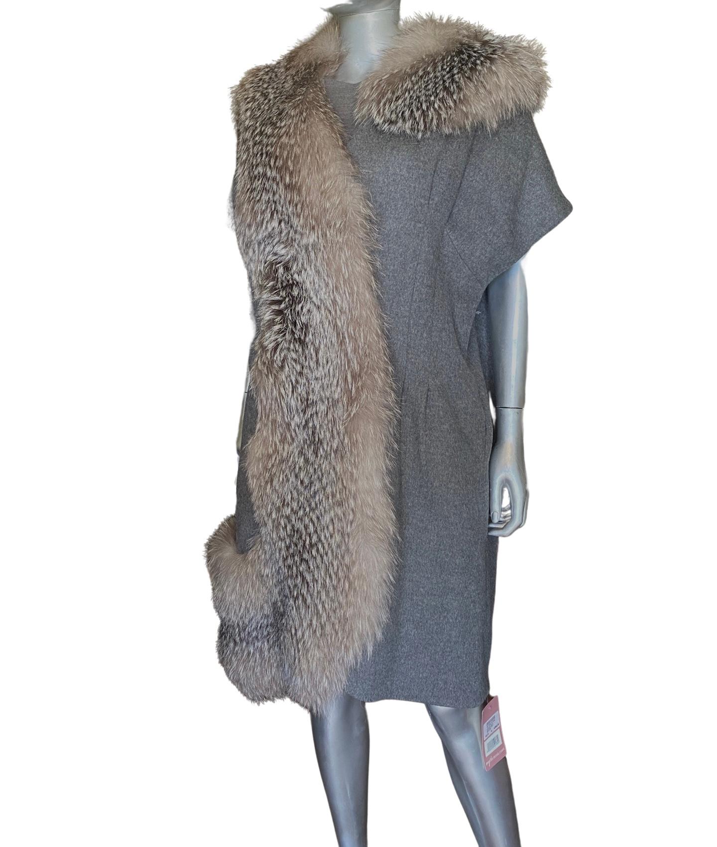 Vionnet Paris Cashmere and Fur Coat (NWT) w/ Addtl Dress & Trouser Set Size 8/10 For Sale 1