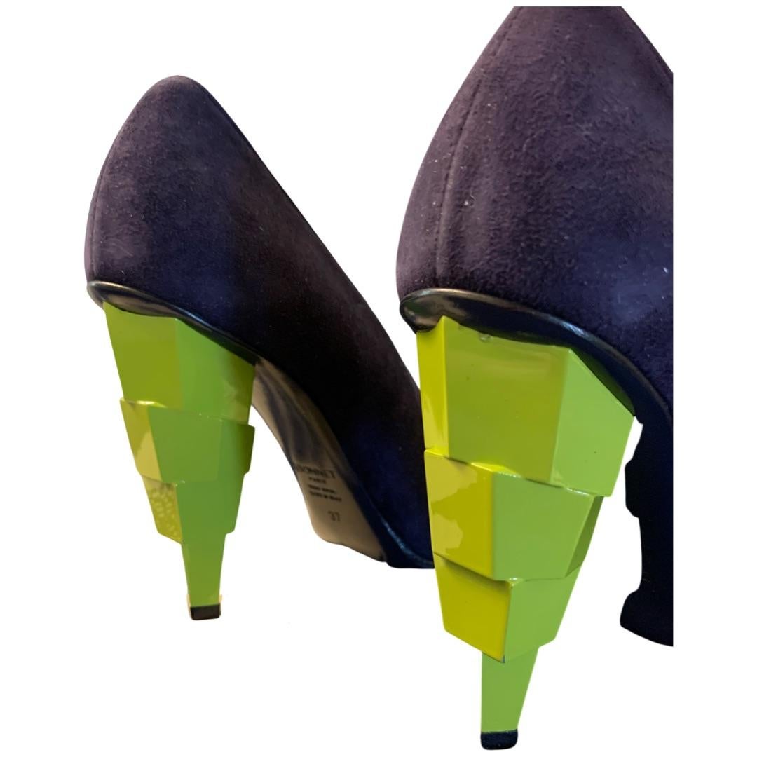 Vionnet Paris Marine Wildleder Pumps mit Chartreuse Skulptur Heel Italien Größe 37 Damen im Angebot