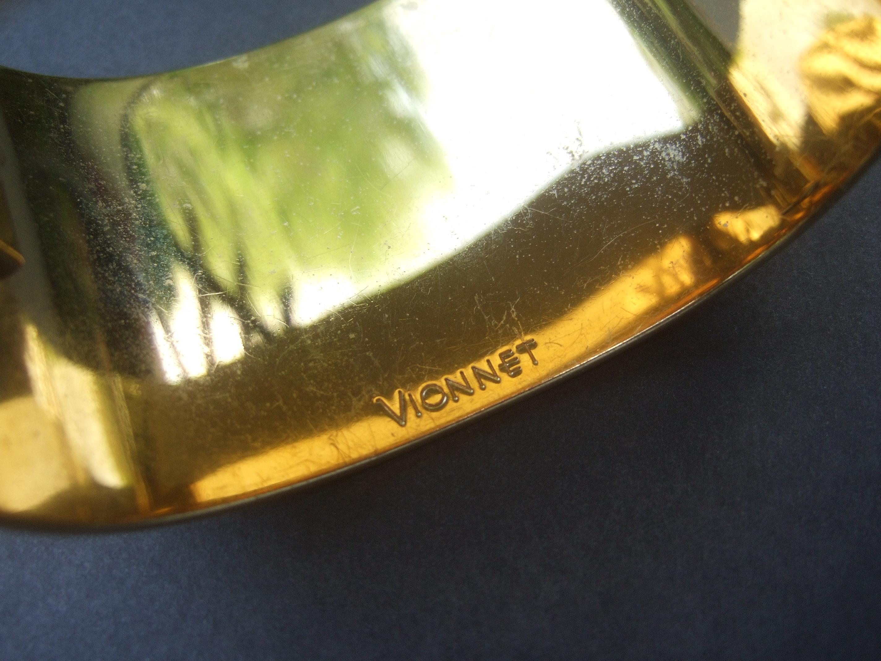 Vionnet Bracelet manchette large et élégant à charnières en métal doré, années 1990 en vente 9