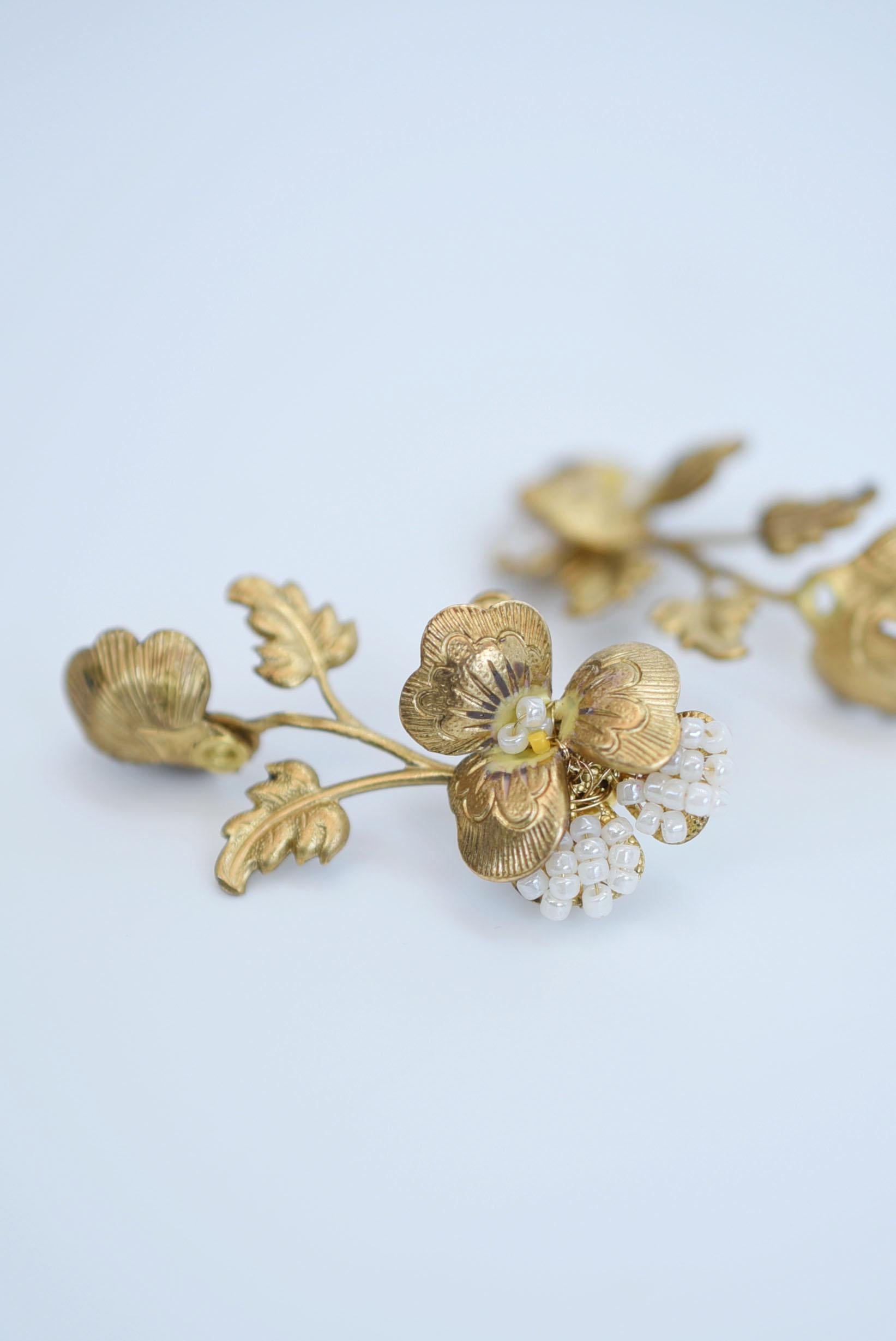 Artisan viora leaf earring / vintage jewelry , 1970's vintage parts For Sale