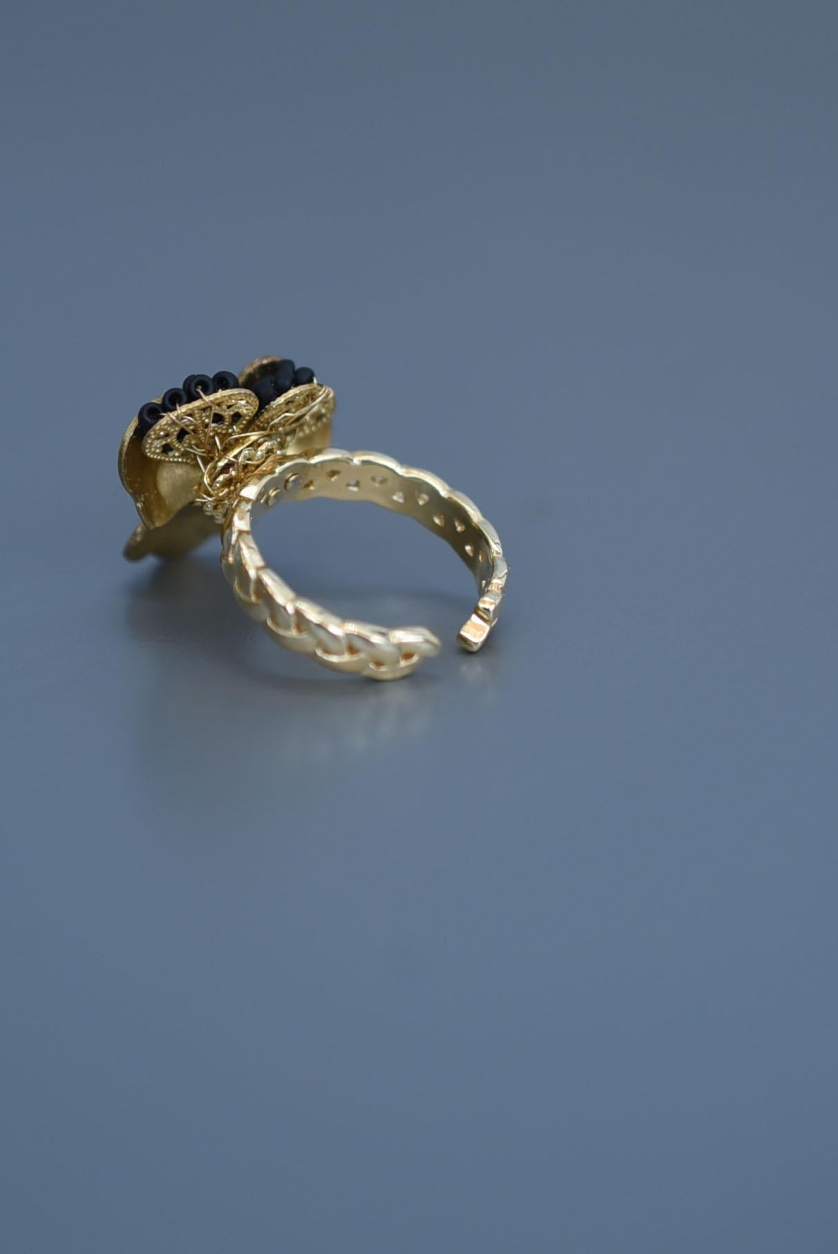 Women's viora ring（black)  / vintage jewelry , 1970's vintage parts For Sale