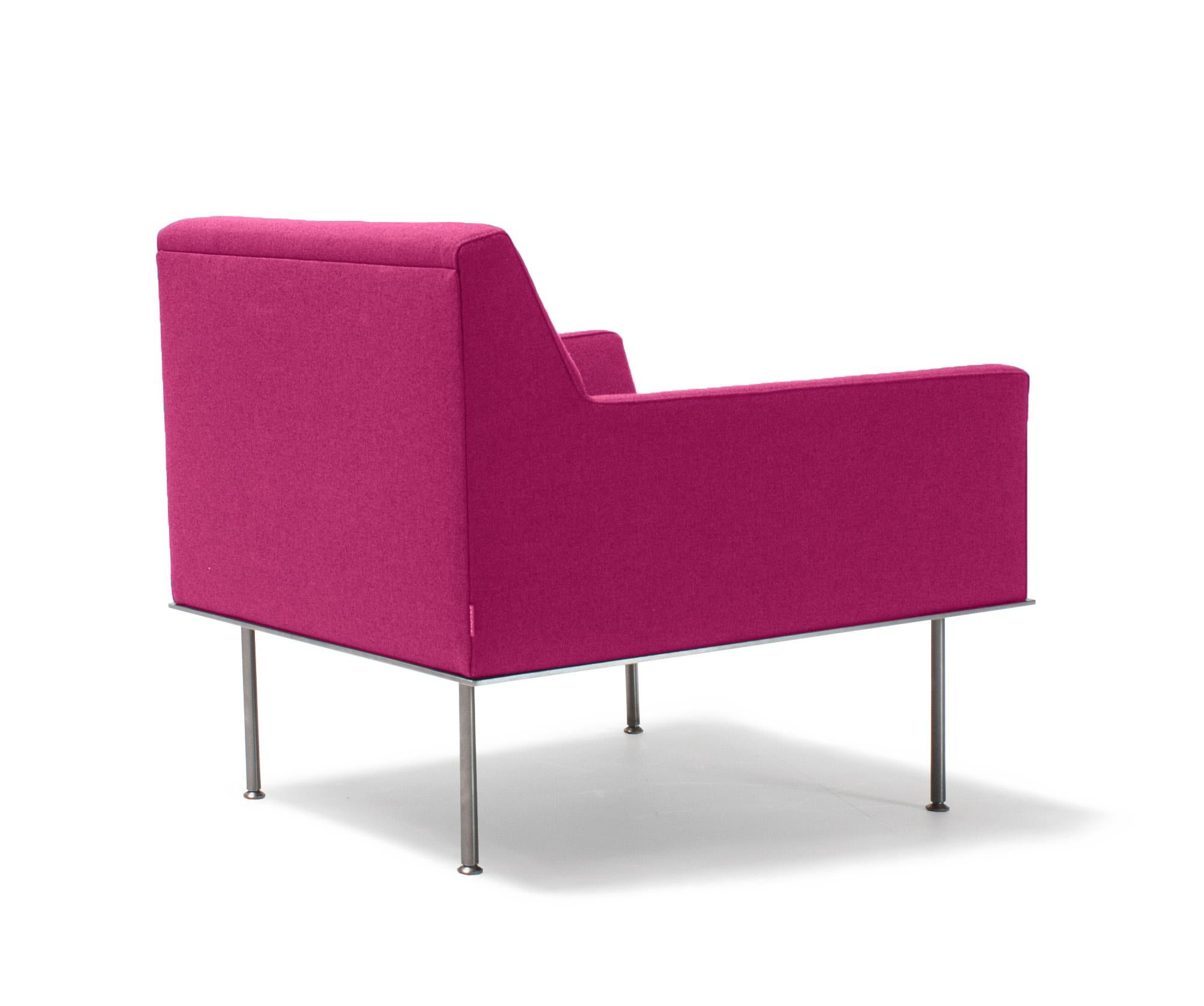 Mid-Century Modern Vioski New Century Modern Angeles Lounge Chair in Fuchsia For Sale