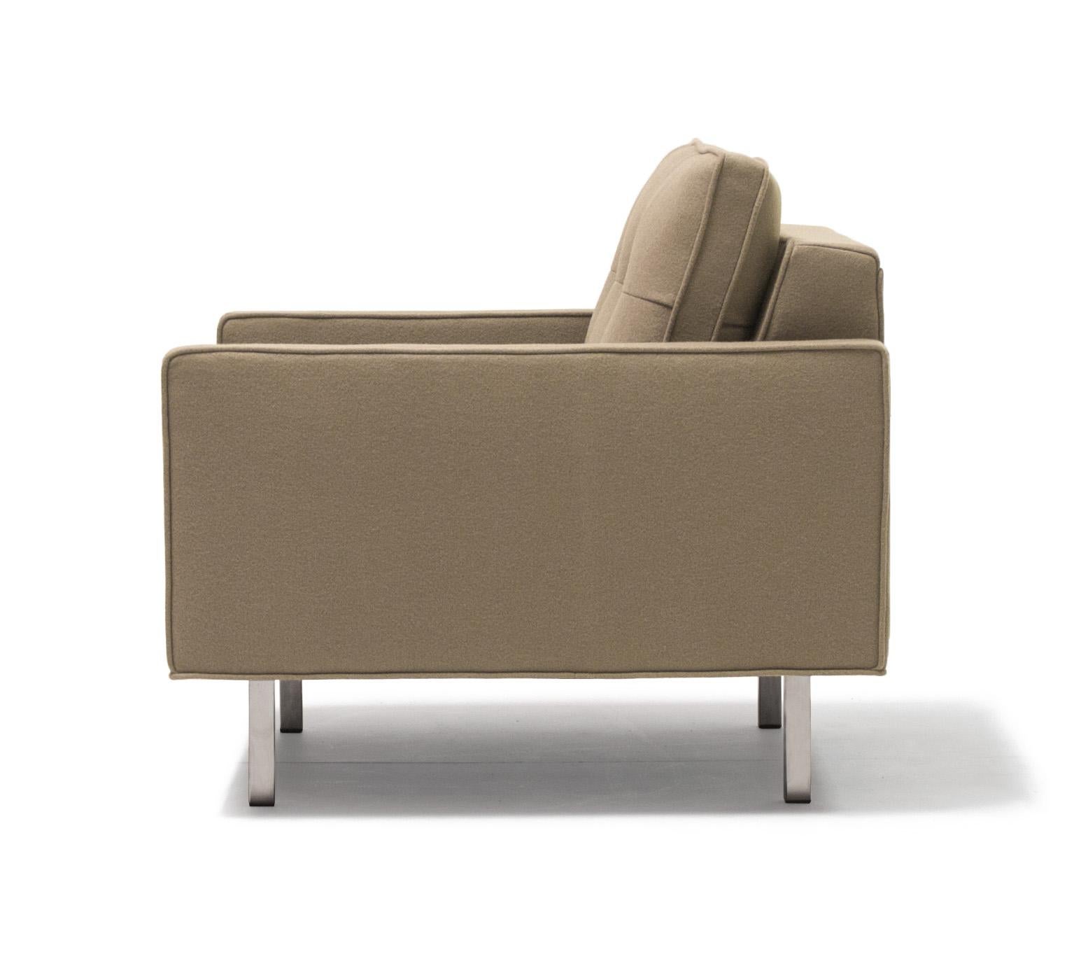 Américain Vioski New Century Modern Chicago Lounge Chair in Tan (chaise longue Chicago moderne du nouveau siècle) en vente