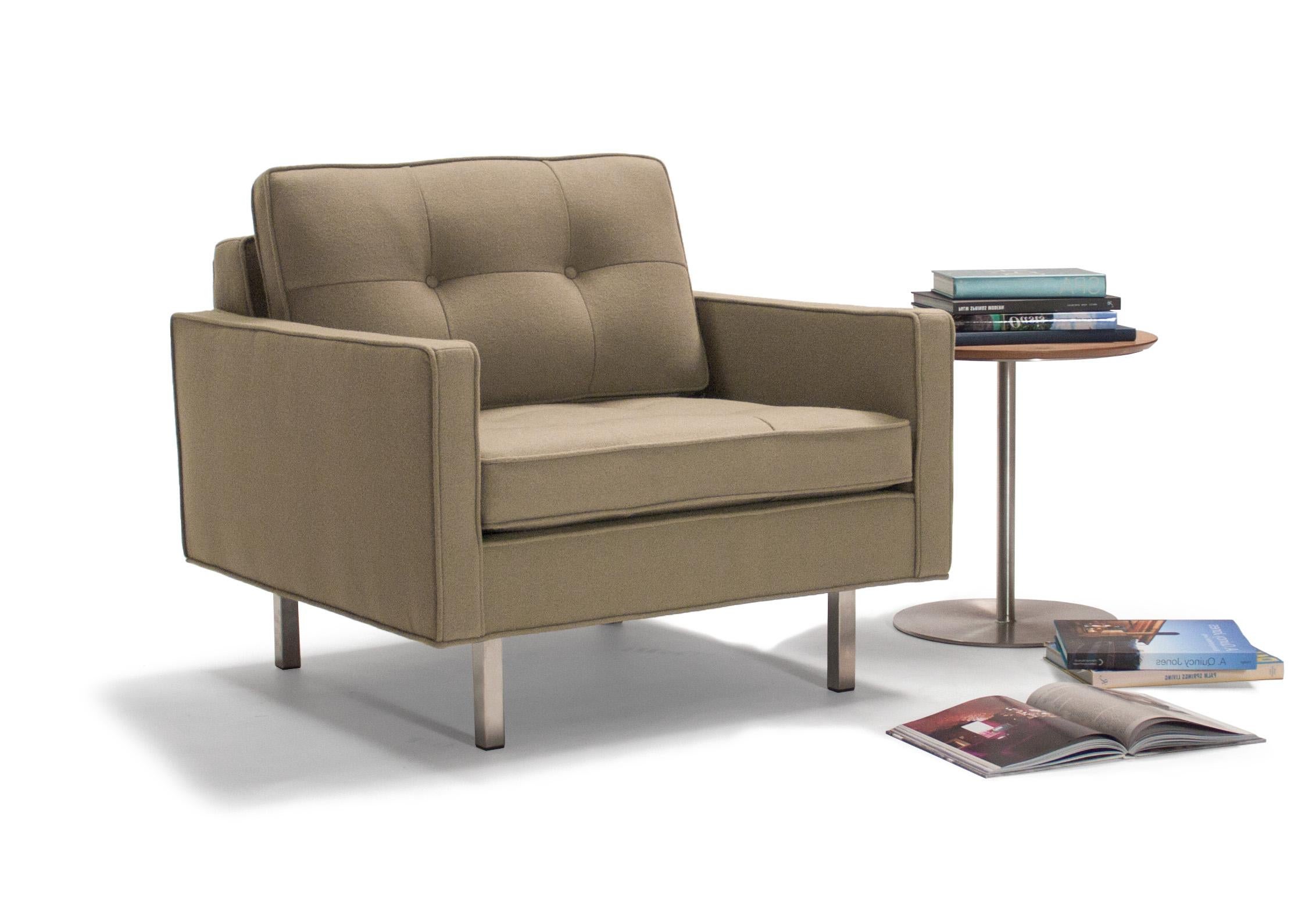 Fait main Vioski New Century Modern Chicago Lounge Chair in Tan (chaise longue Chicago moderne du nouveau siècle) en vente