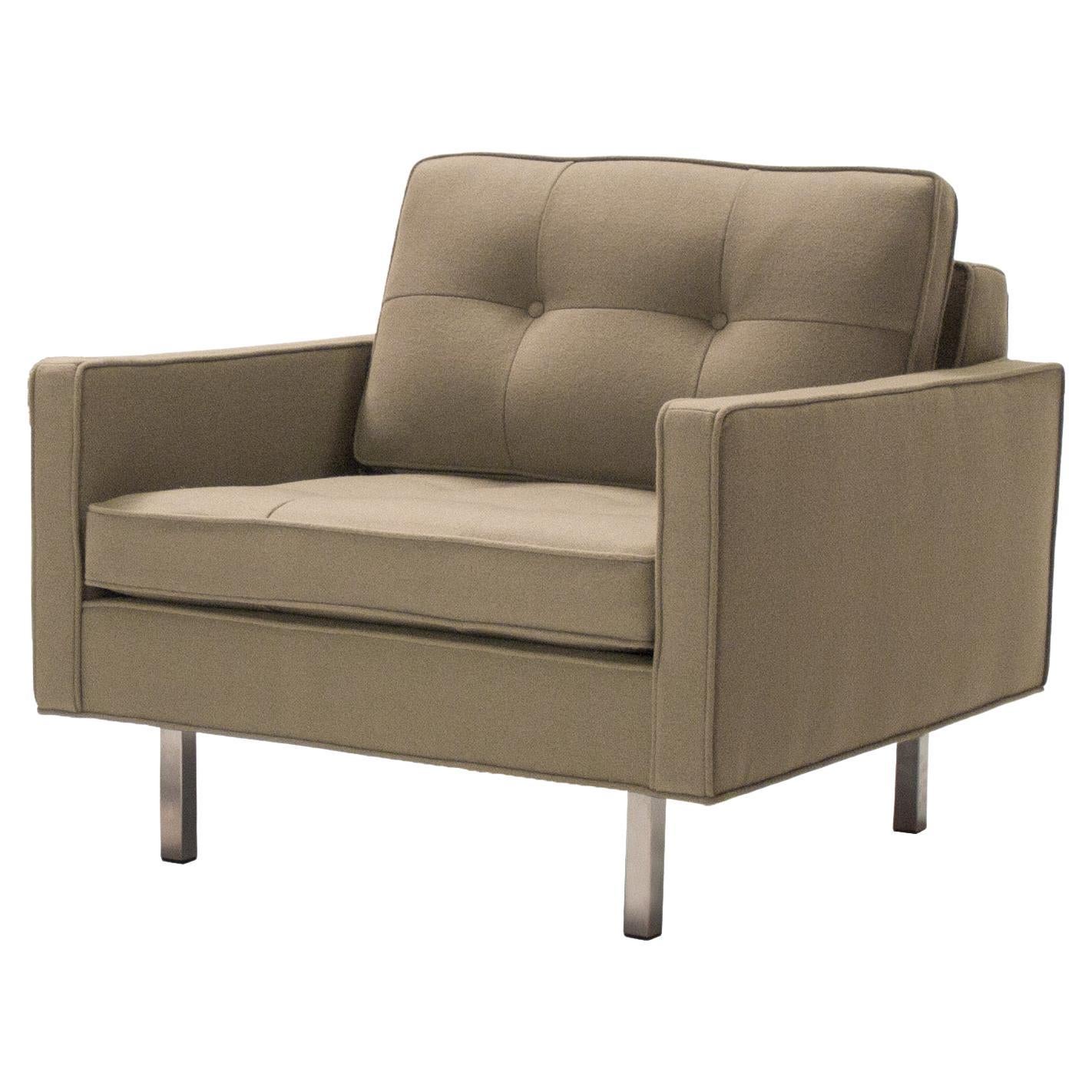 Vioski New Century Modern Chicago Lounge Chair in Tan For Sale