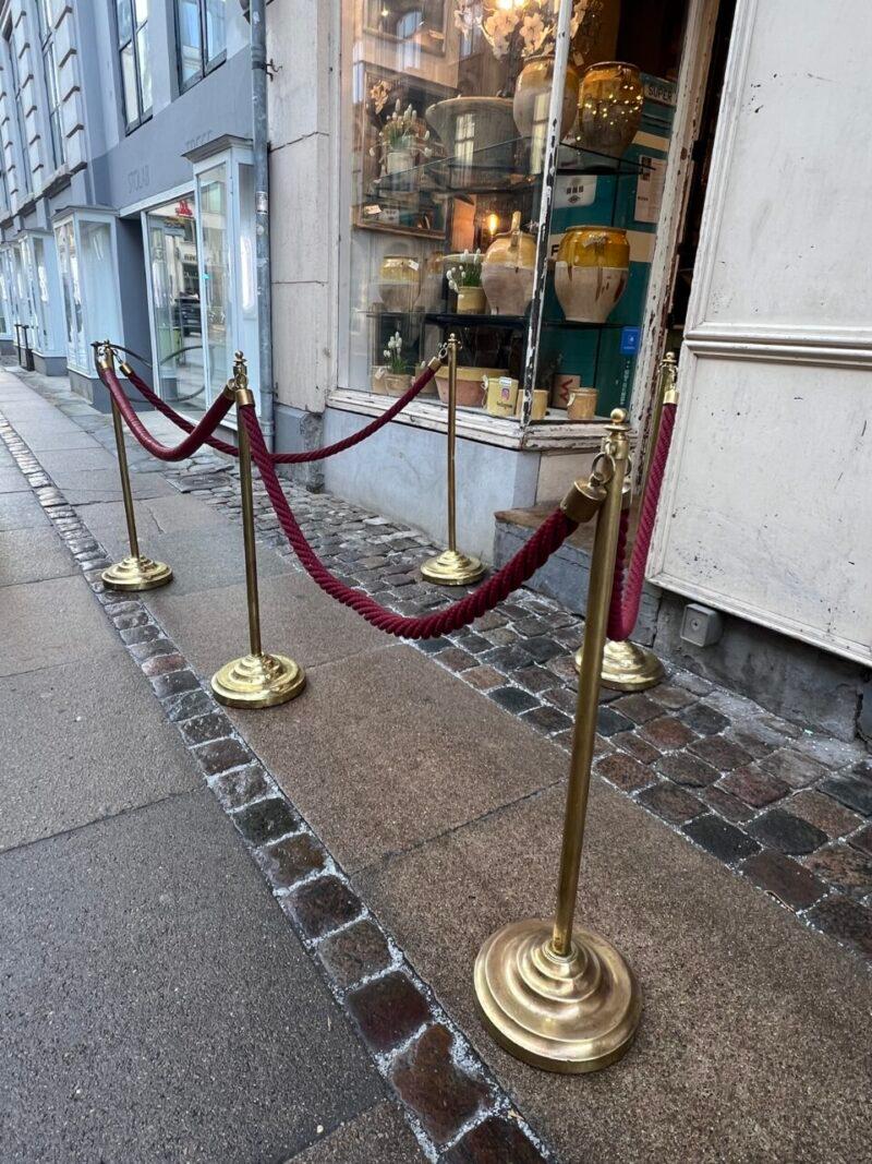 Barrier de contrôle des foules VIP - Supports et cordes en laiton Bon état - En vente à Copenhagen K, DK