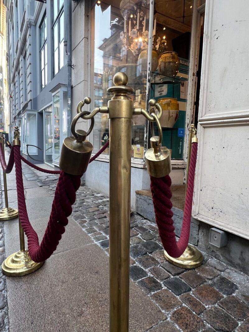Laiton Barrier de contrôle des foules VIP - Supports et cordes en laiton en vente