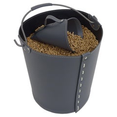 VIPEL Pellet Storage Bin with Scoop by Limac Design, Modern Leather