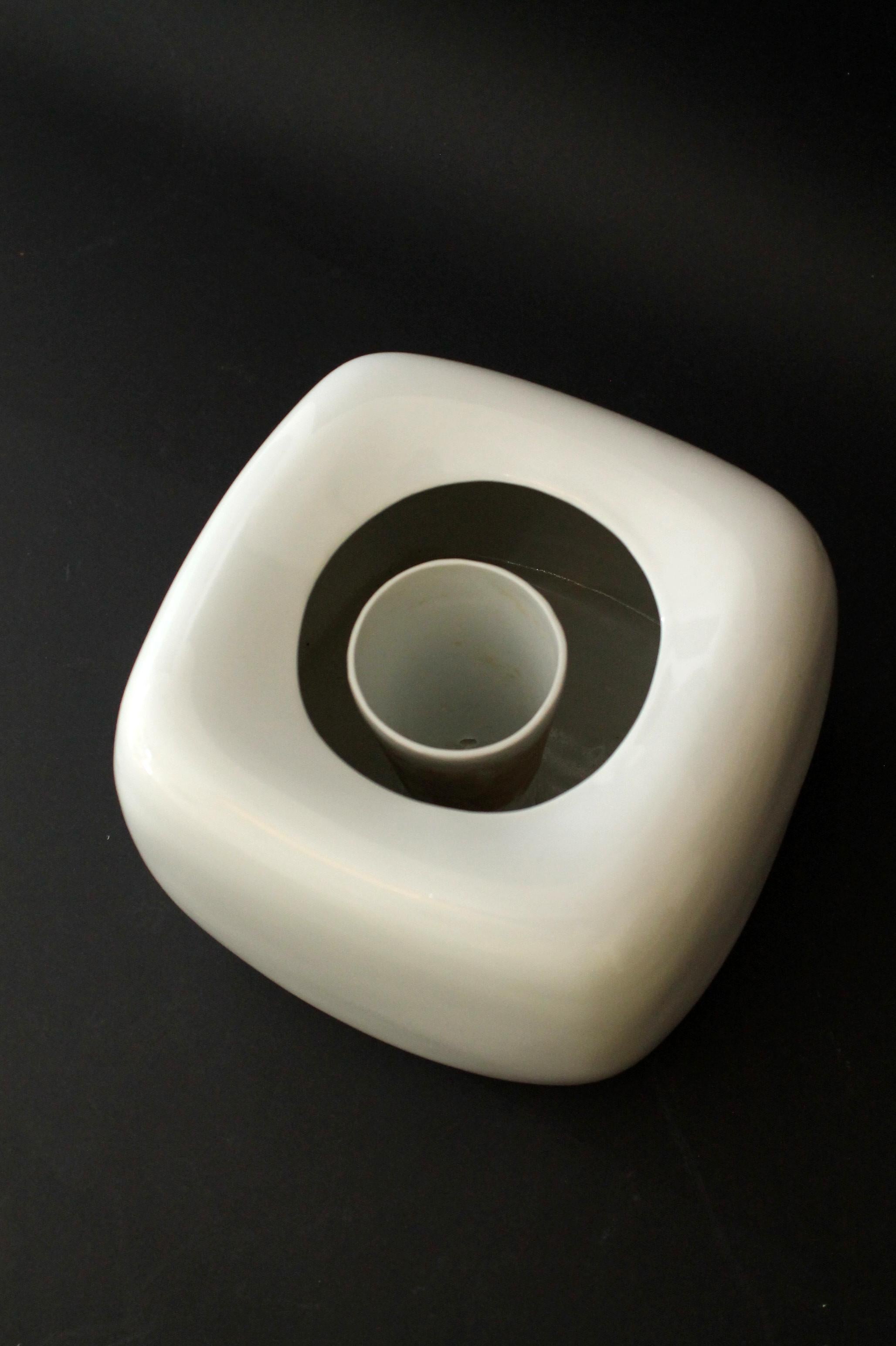 Virebent Mid-century modern white ceramic vase by Pierre Lebe (19x19x15cm) MINT In Excellent Condition For Sale In Firenze, FI
