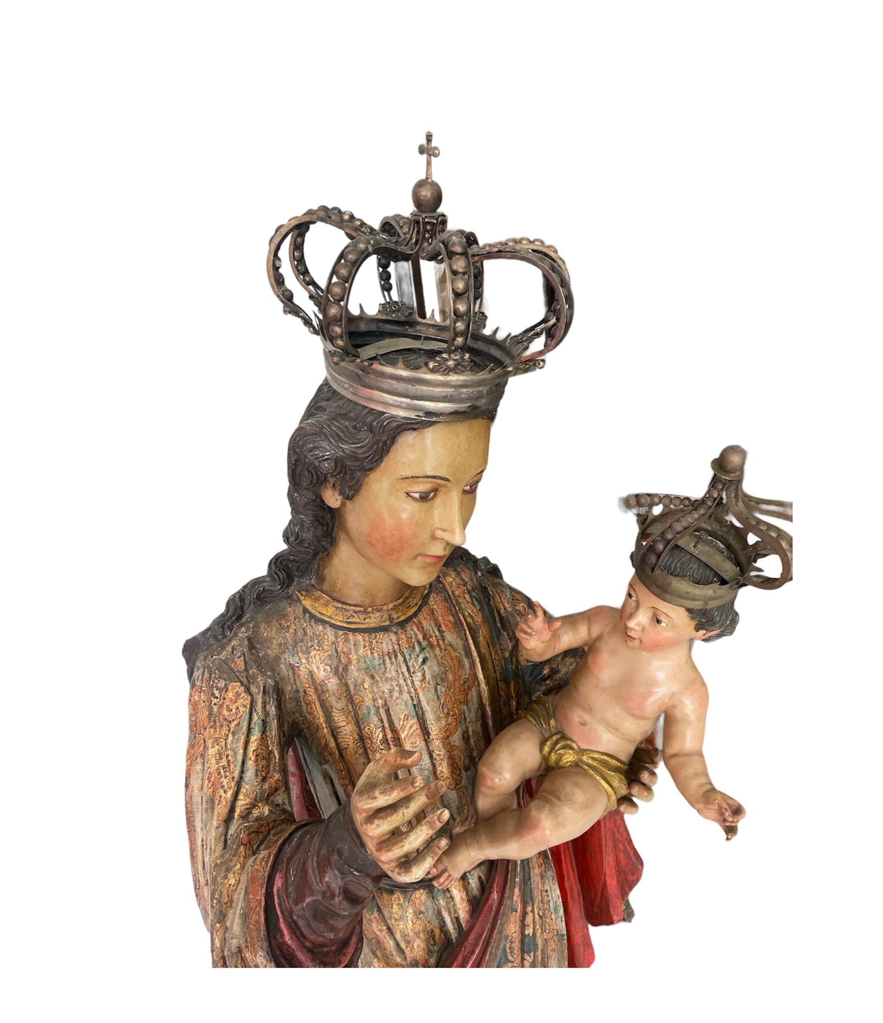 Beautiful sculpture representing the Virgin with details by hand from the 18th century, colonial Mexican