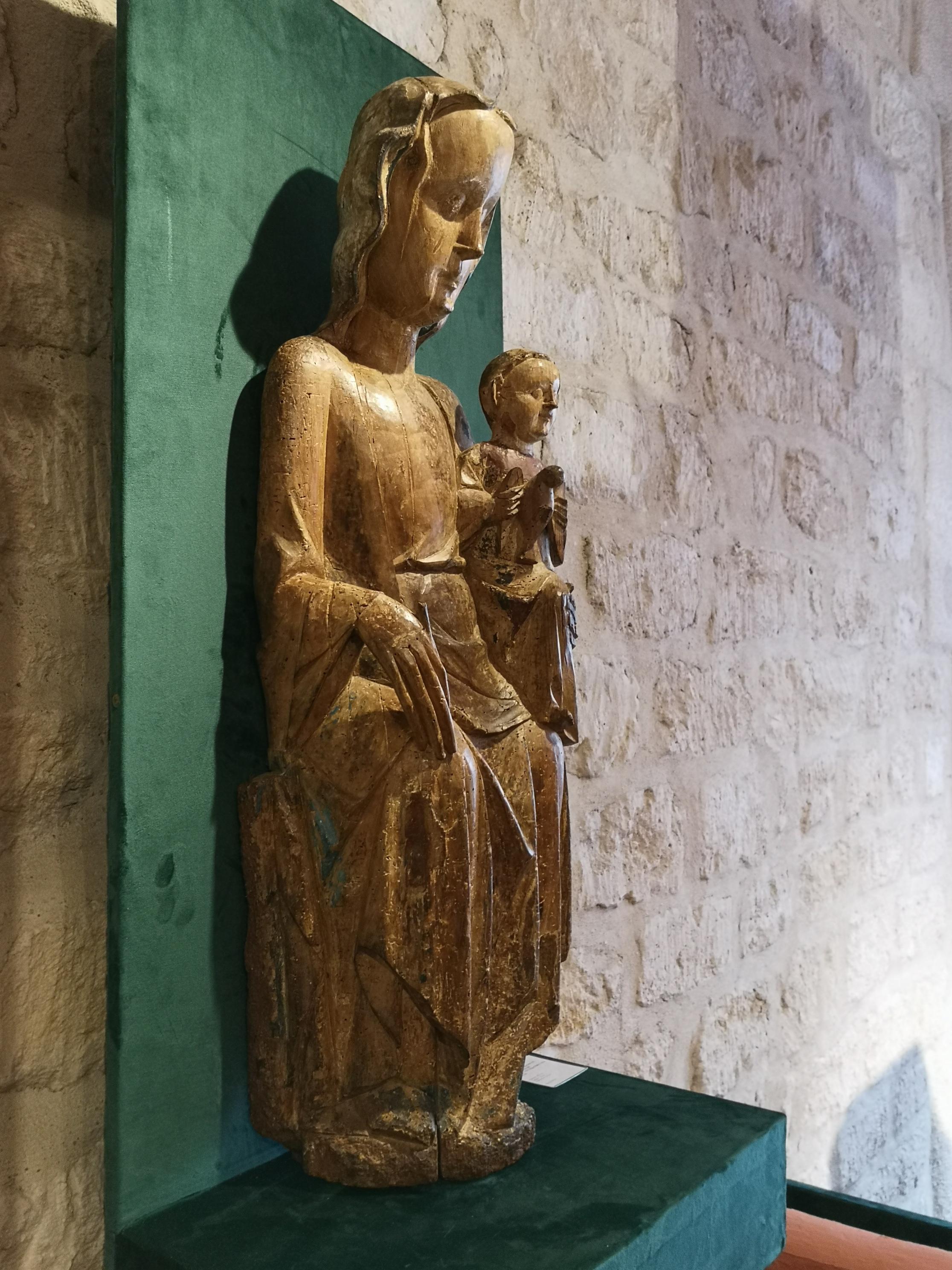 Vierge à l'enfant en majesté avec un oiseau en vente 2
