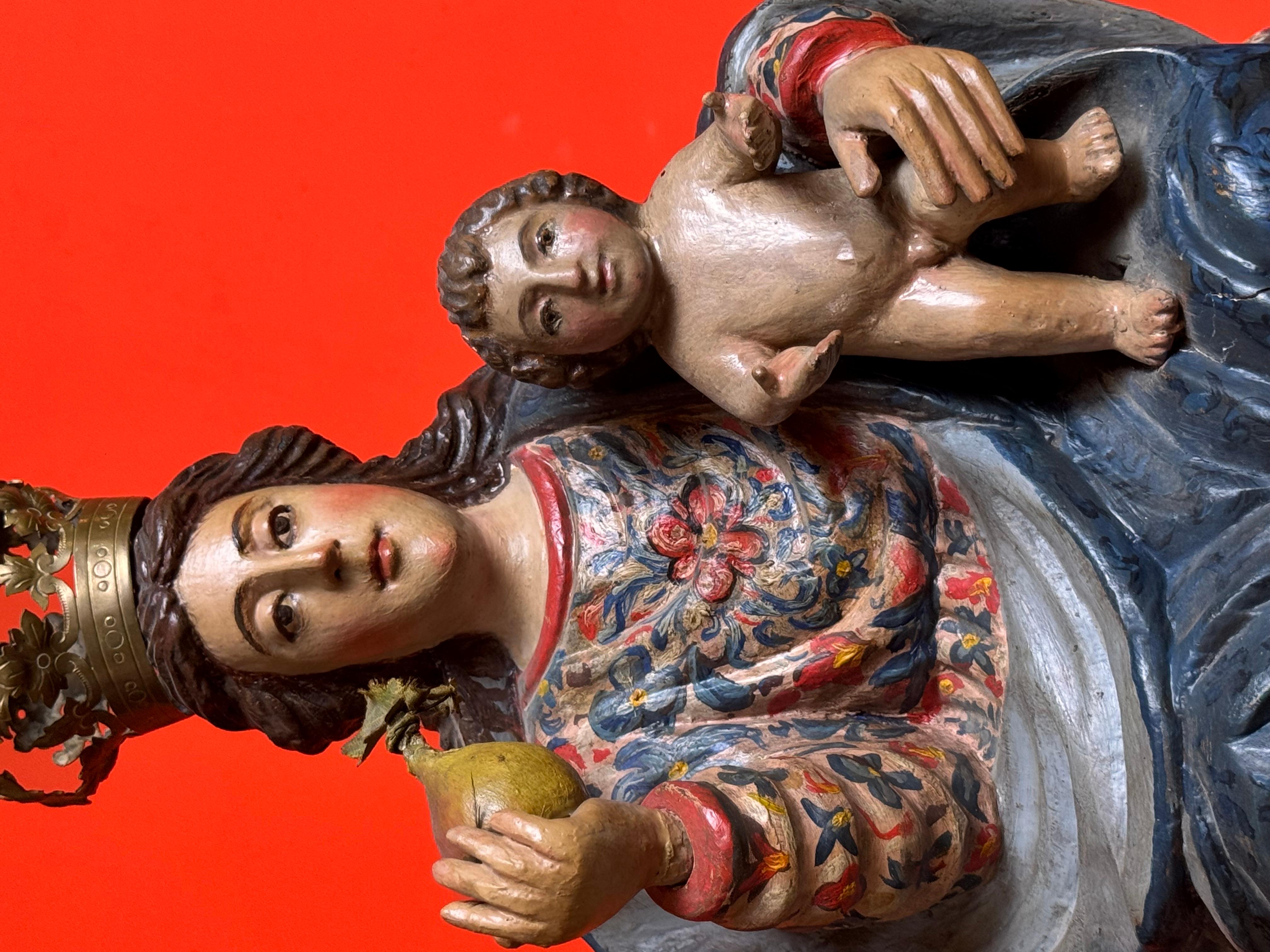 Argent Vierge à l'enfant en bois polychrome sur un nuage avec des chérubins, Espagne/Colonie en vente