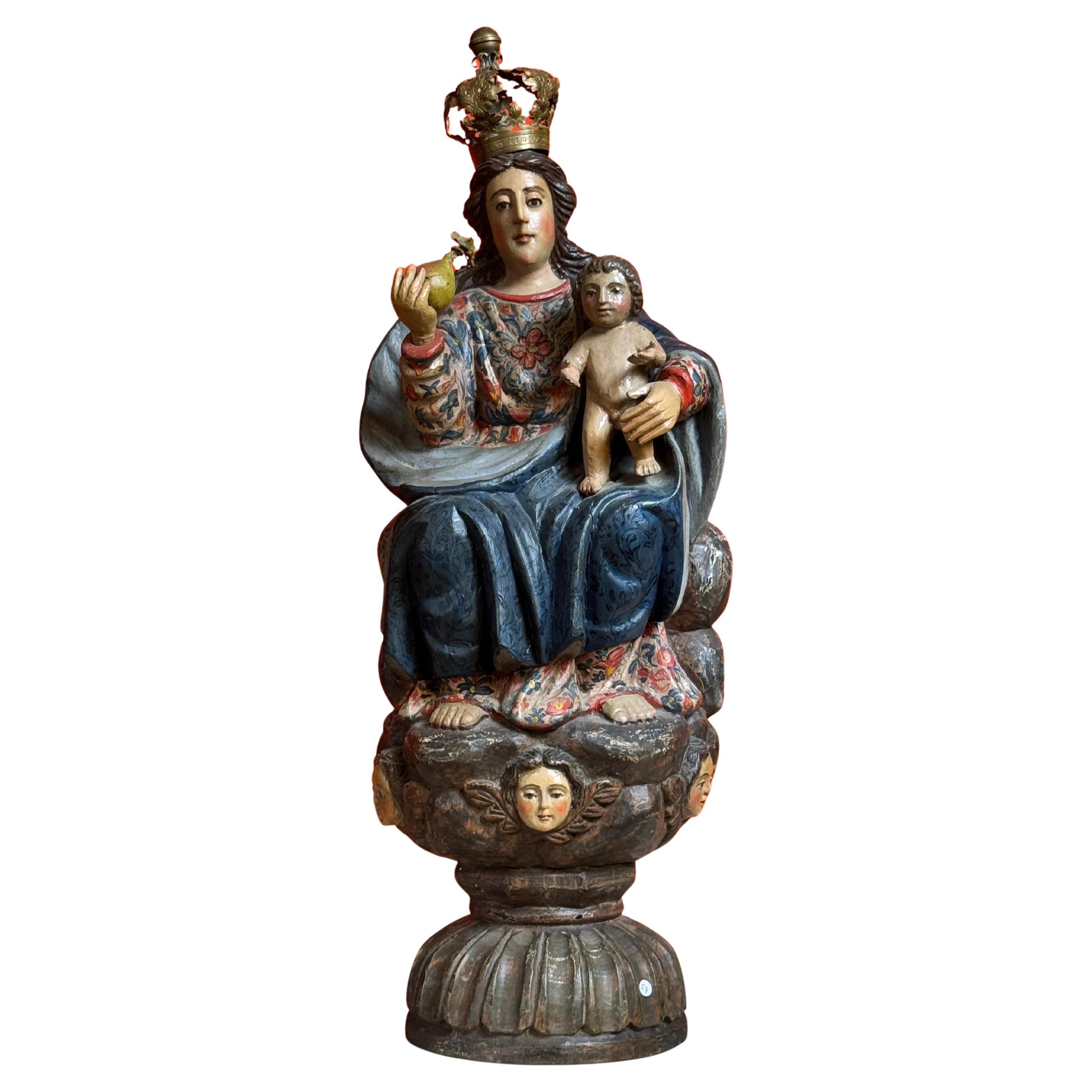 Vierge à l
enfant en bois polychrome sur un nuage avec des chérubins, Espagne/Colonie en vente