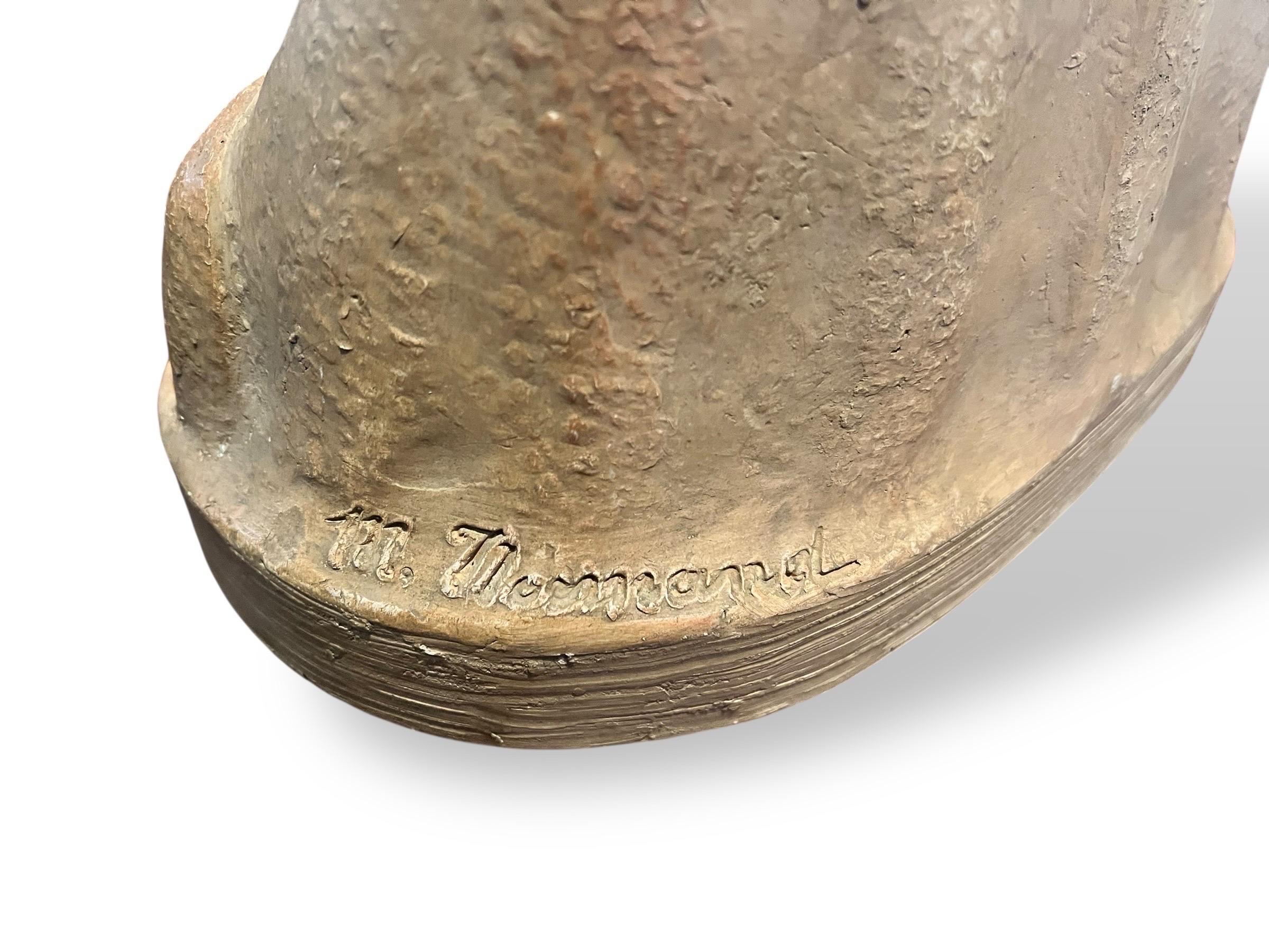 Jungfrau und Kind aus Terrakotta, signiert M. Normand, um 1890-1910 im Angebot 9