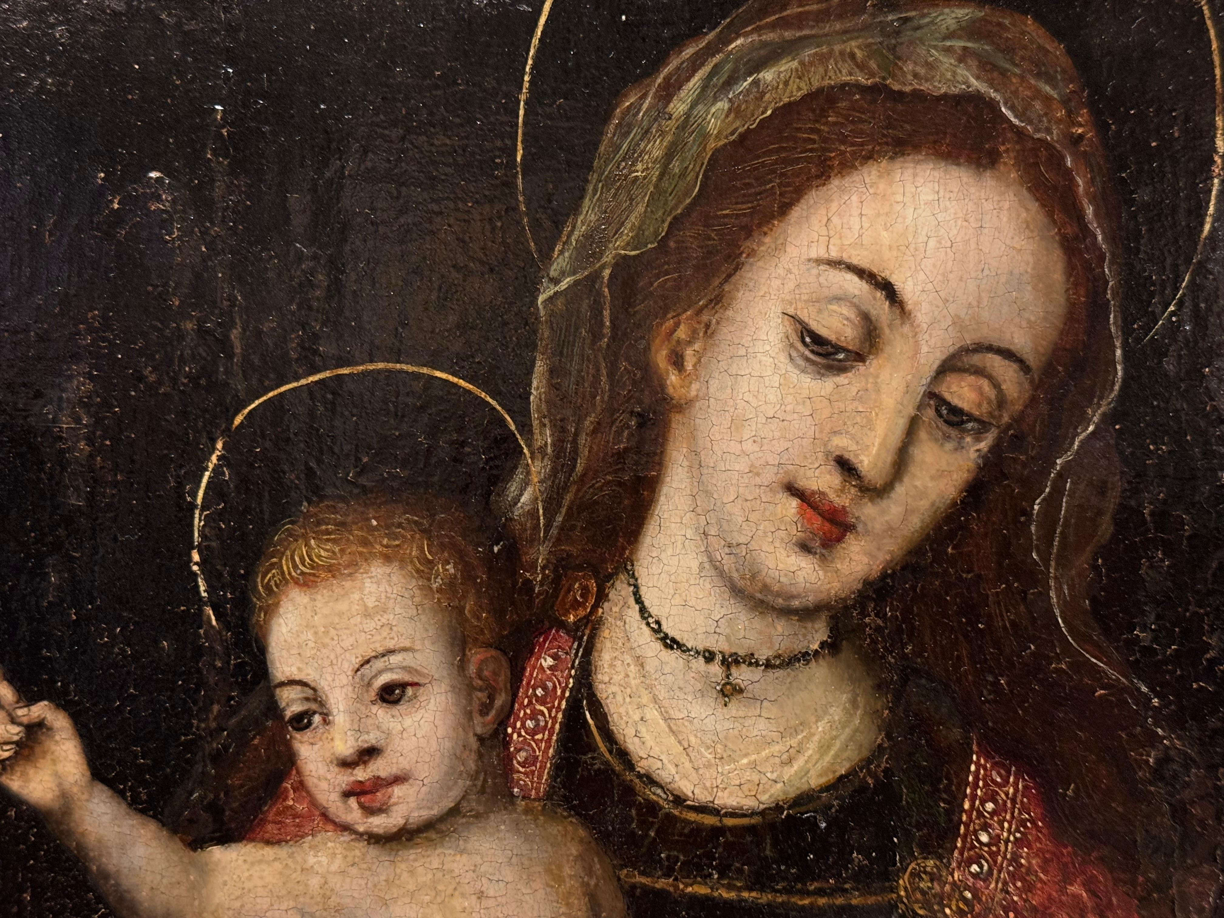 Jungfrau mit Kind, Nordfrankreich oder Flandern, Anfang 17. Jahrhundert. (Handbemalt) im Angebot