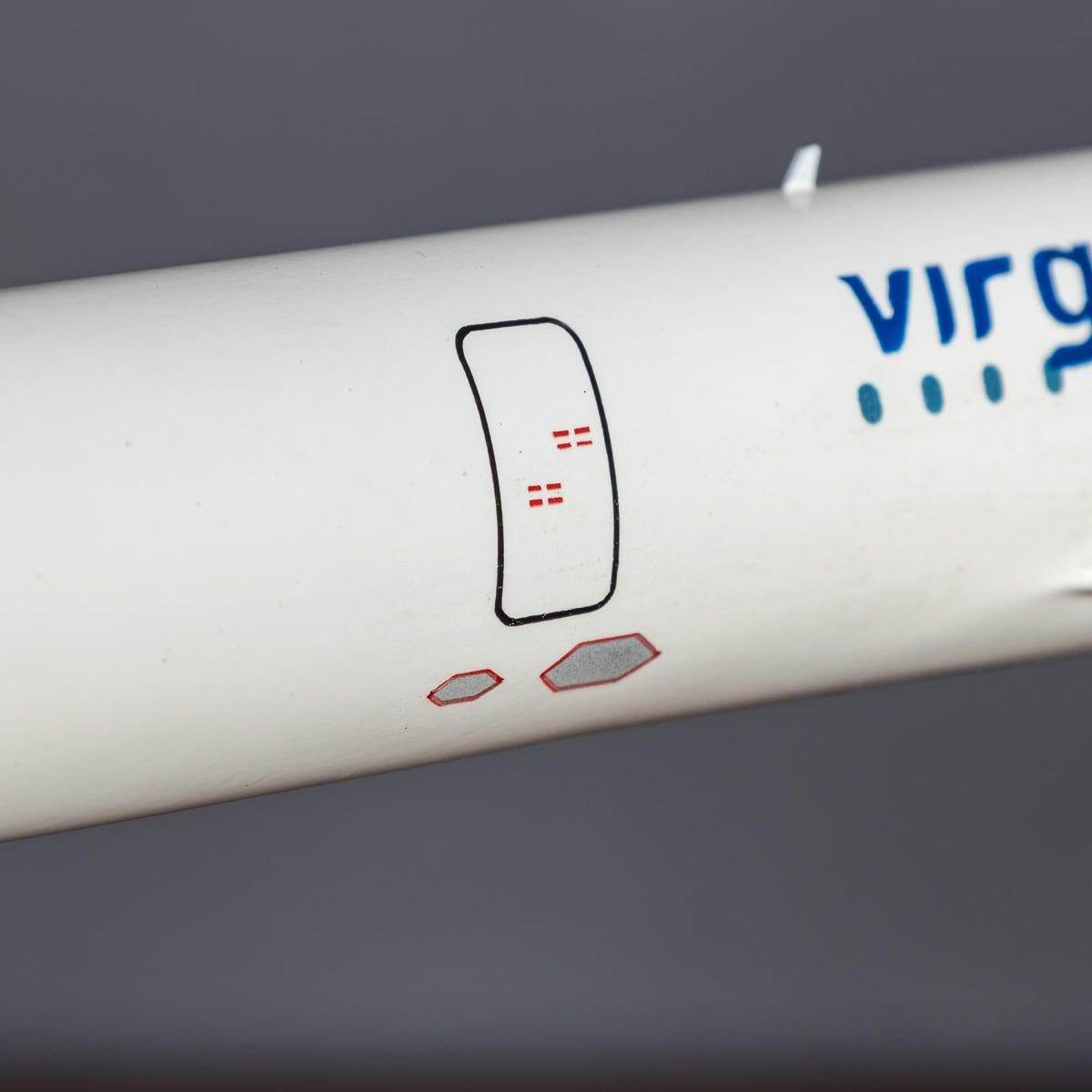 Virgin Atlantic Concorde Modell, England ca. 1992 im Angebot 4