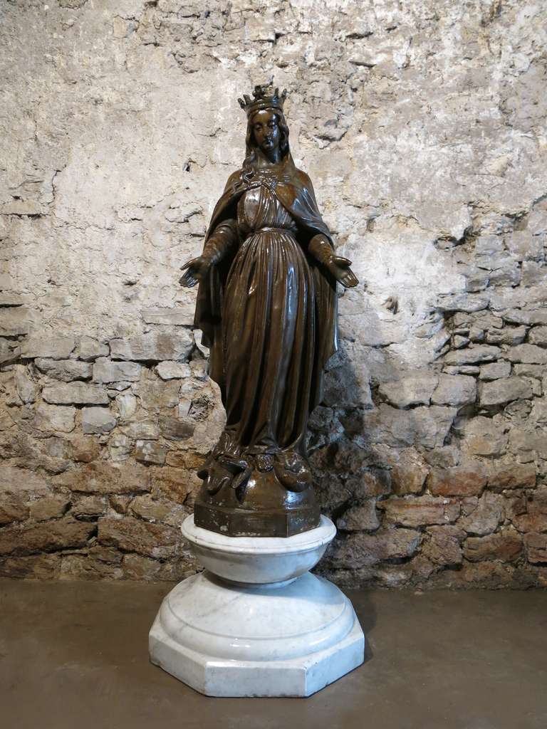 A virgin Marie statue in iron after Val d Osne style hand-finished circa 1880 from France.
Original paint and patina from that period. Bronze style finition in iron.
Pedestal in white marble handcrafted circa 1880 from France.
Exceptional quality of