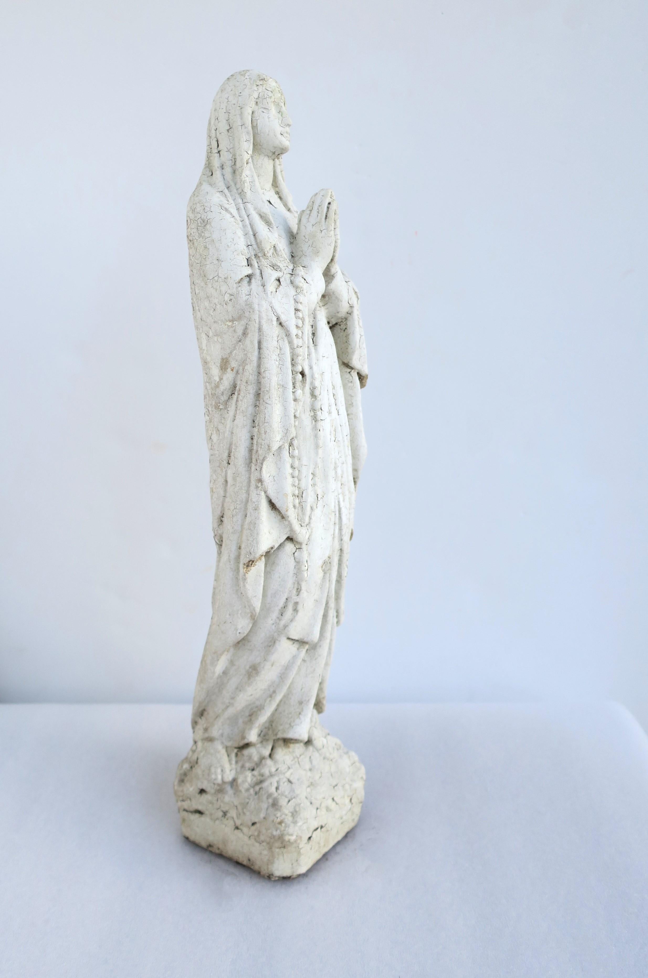Gartenstatue der Jungfrau Maria im Angebot 5
