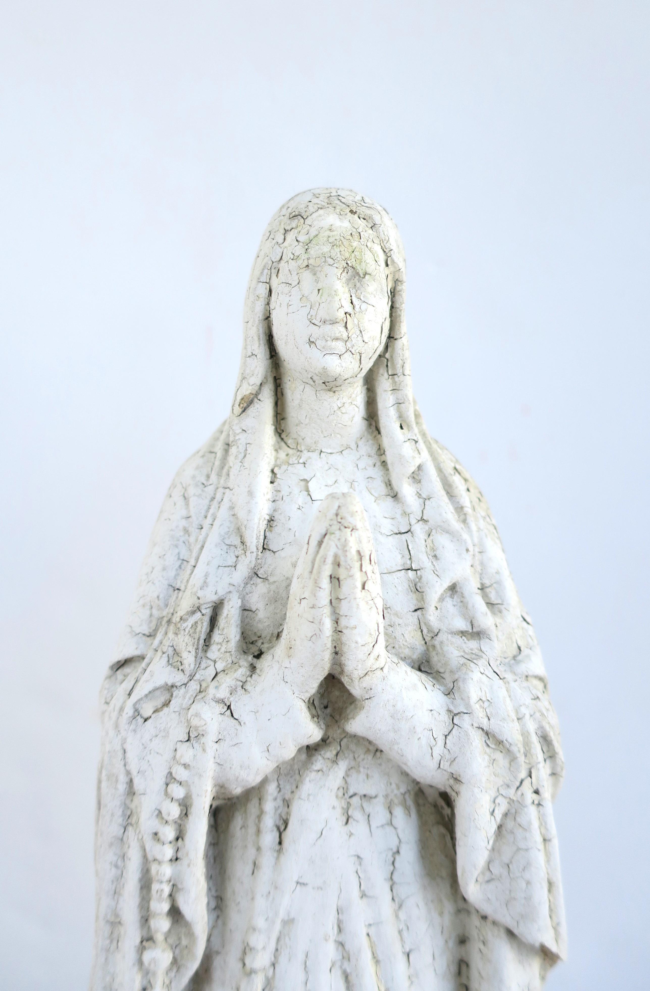 Gartenstatue der Jungfrau Maria im Angebot 7