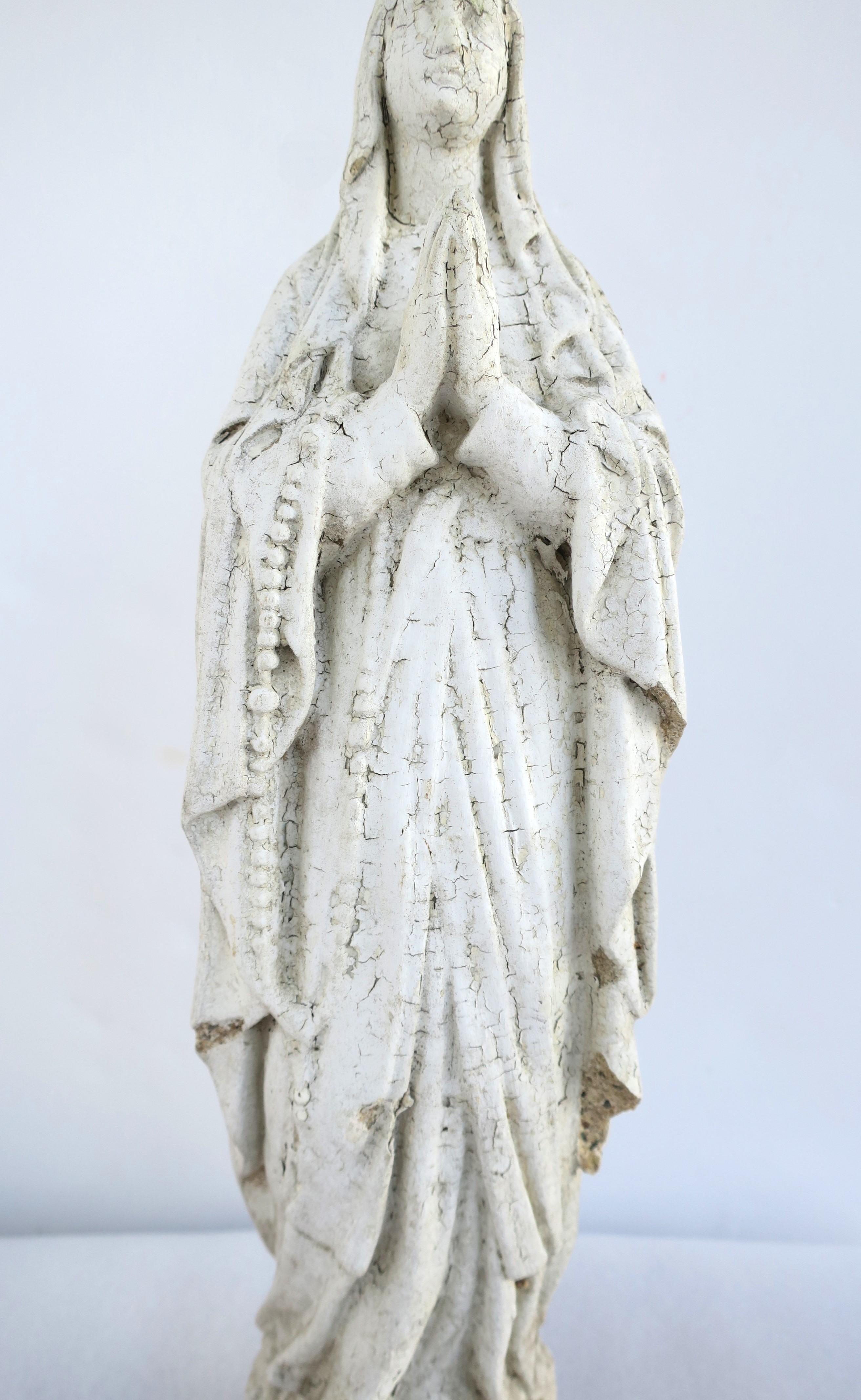 Gartenstatue der Jungfrau Maria im Angebot 8