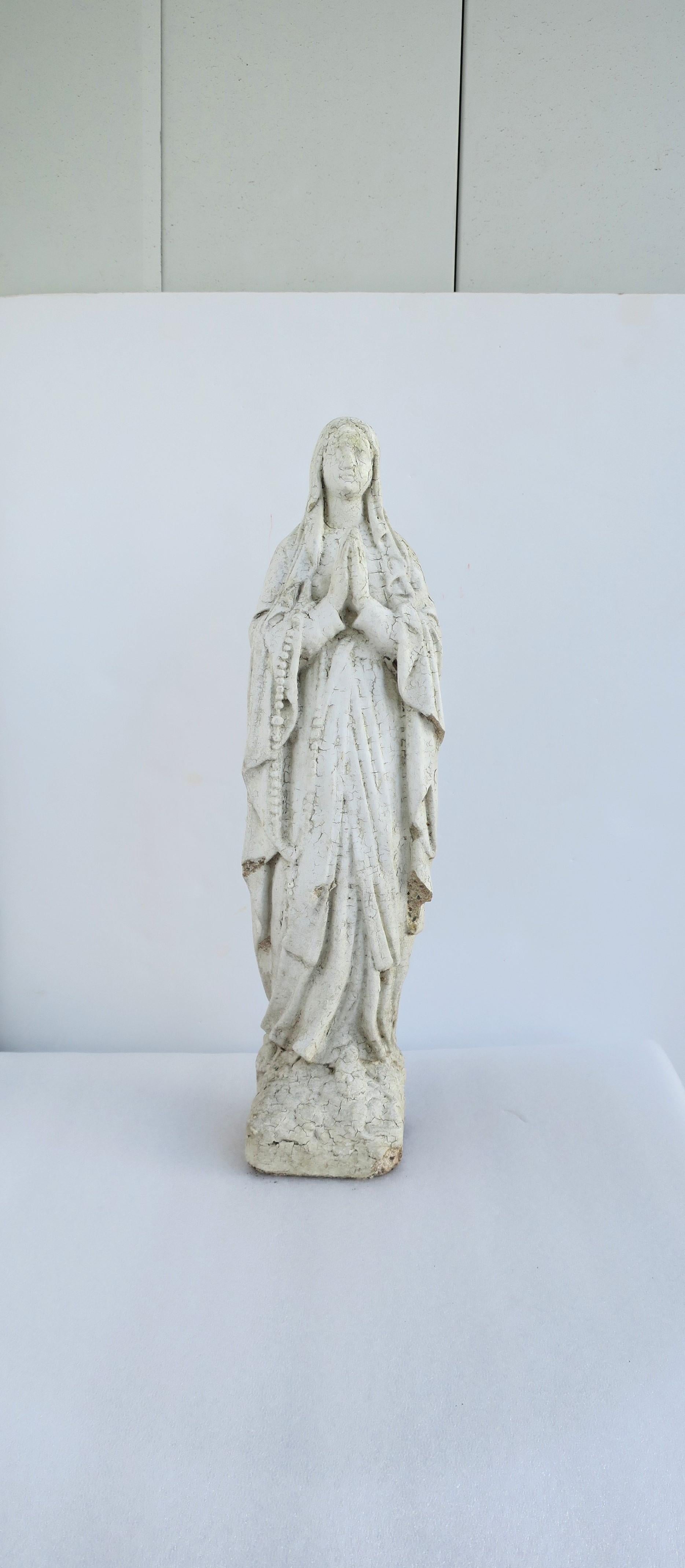 Virgin Mary Garden Statue In Good Condition For Sale In New York, NY
