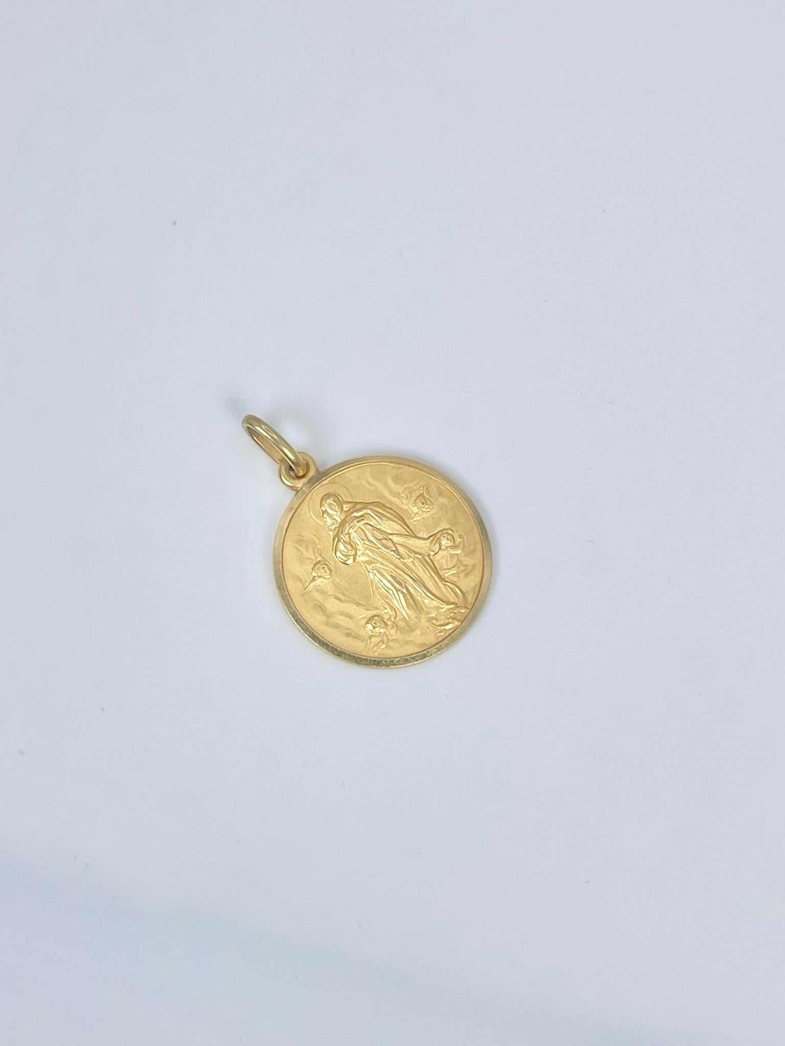 Virgin Mary charm pendant made in 18KT yellow gold with matte finish.

GRAM WEIGHT: 4.32gr
GOLD: 18KT yellow gold
SIZE: 23mm long x 20mm wide
ITEM#: 435-00018

WHAT YOU GET AT STAMPAR JEWELERS:
Stampar Jewelers, located in the heart of Jupiter,