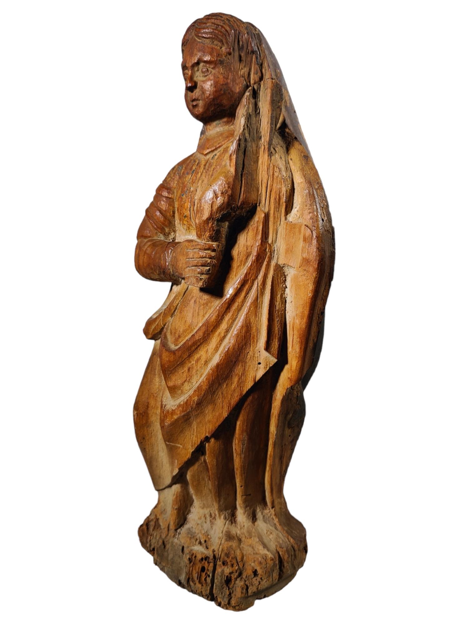 Virgin Mary in Wood from the 16ith Century 2