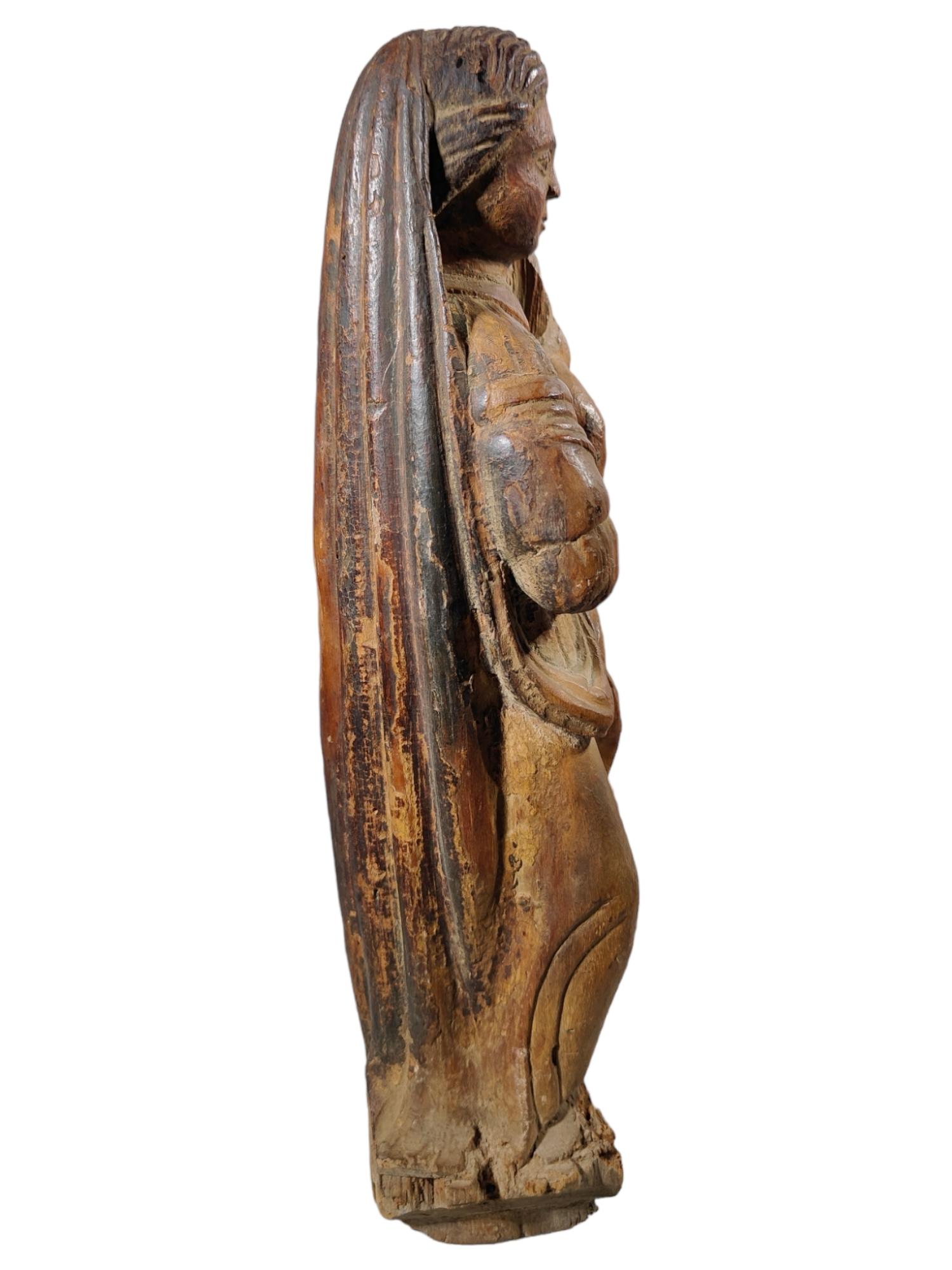 Virgin Mary in Wood from the 16ith Century 4