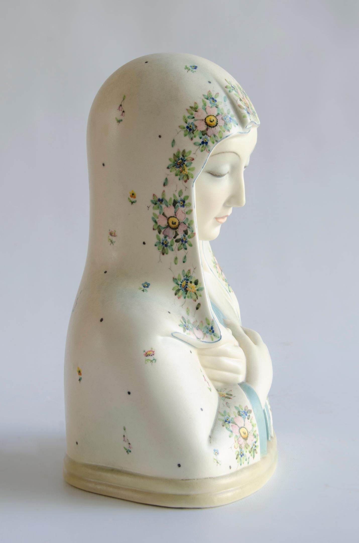 Virgin Mary, Lencci (Madonna)
Origin Torino, Italy
design Helen Scavini
circa 1940.