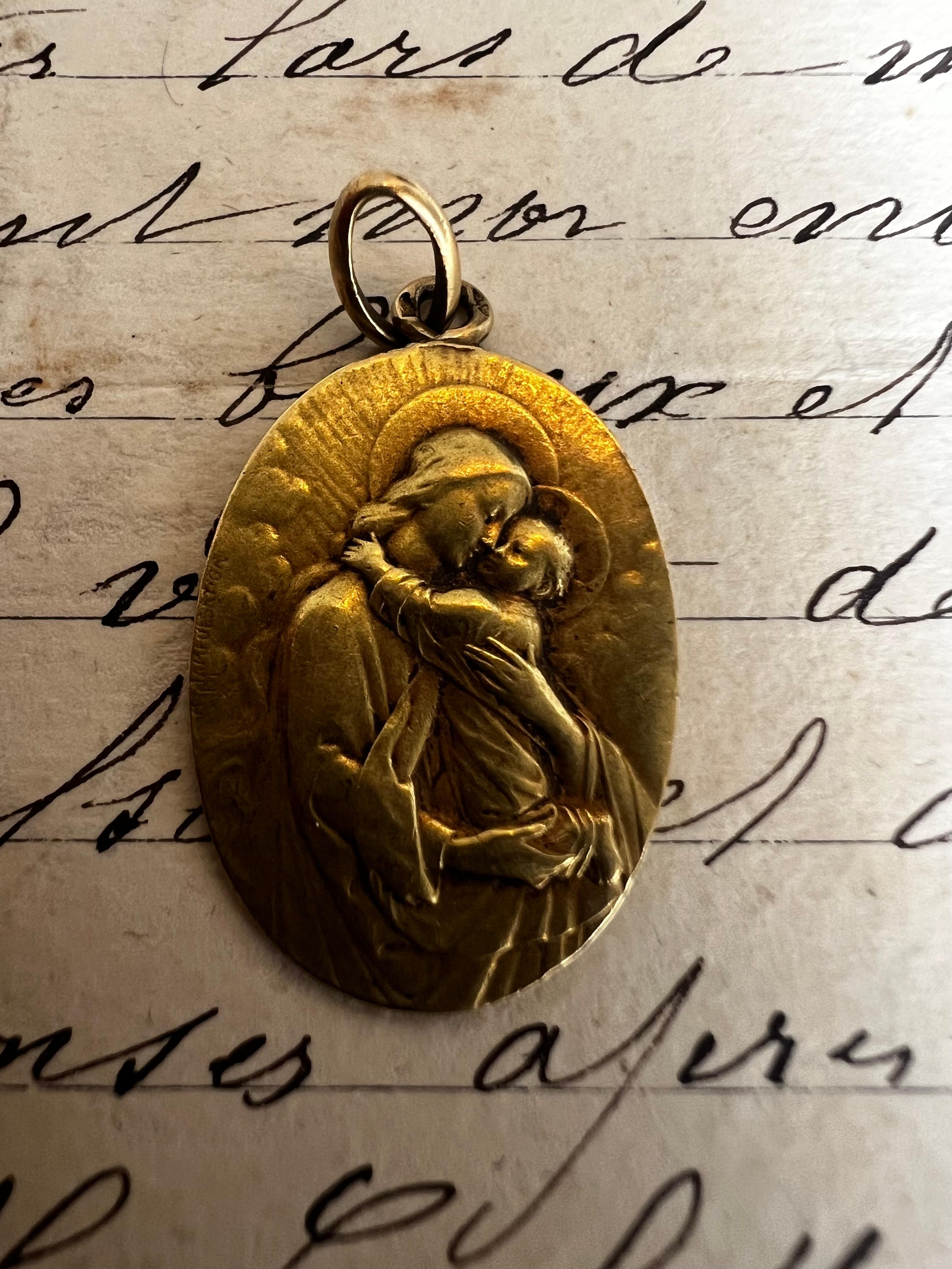 Religiöser Anhänger Jungfrau Maria Madonna aus 18 Karat Gold Religiös (Art déco)