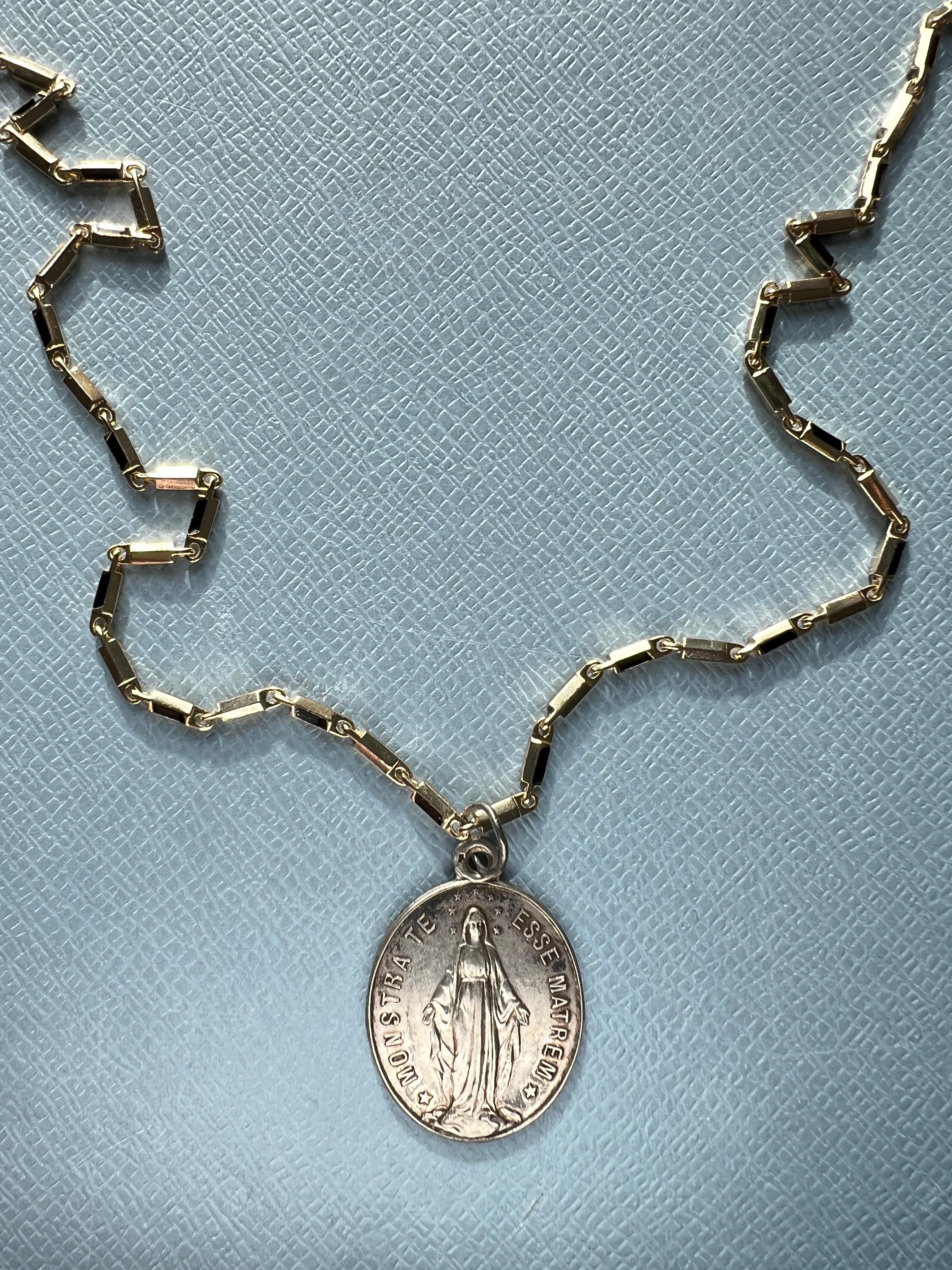 Virgin Mary Medal Chain Necklace In New Condition For Sale In Los Angeles, CA