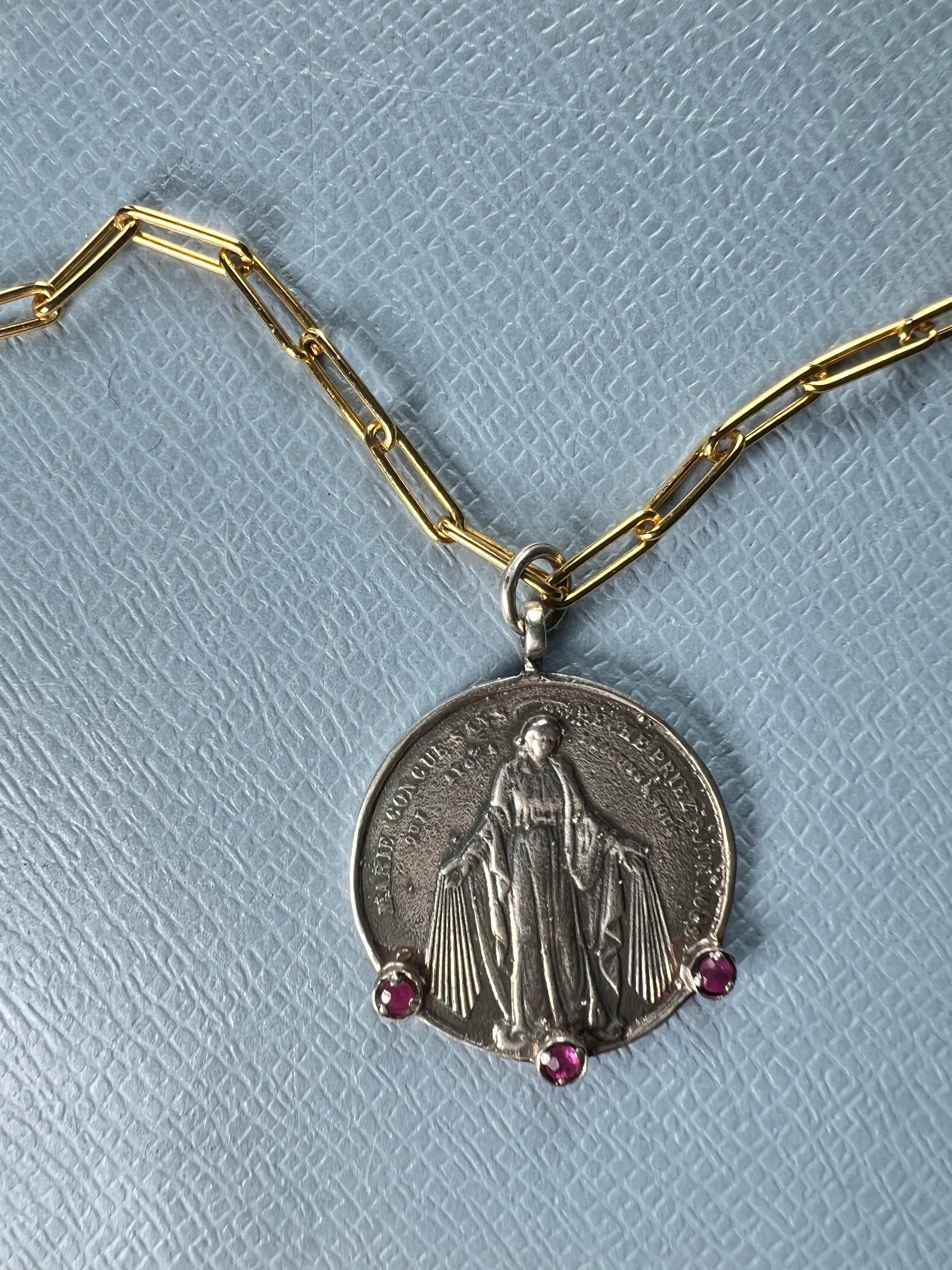 Virgin Mary Medal Chain Necklace In New Condition For Sale In Los Angeles, CA
