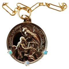 Chaîne collier médaille de la Vierge Marie avec pendentif en opale J Dauphin