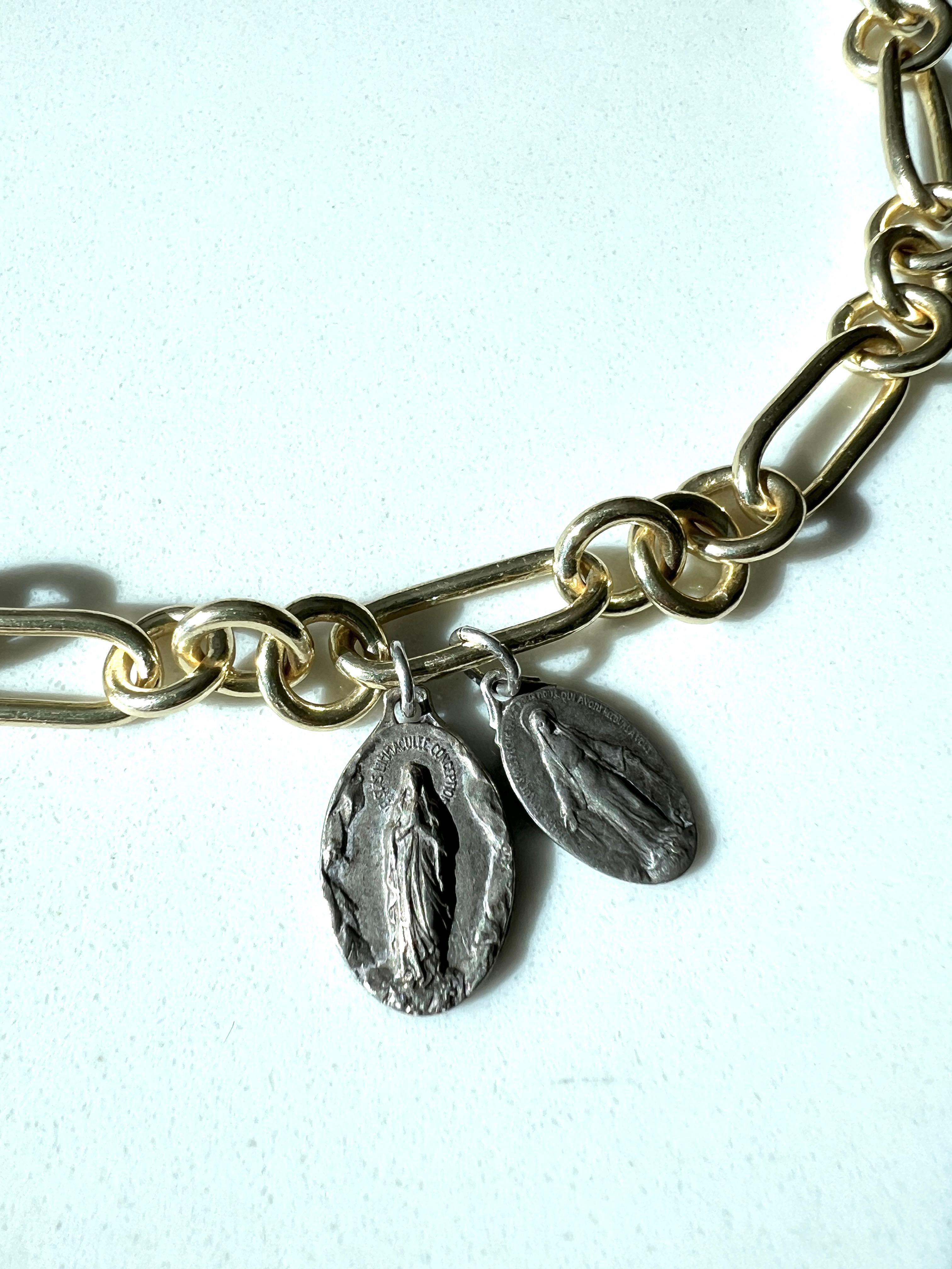 Collana girocollo a catena con medaglie della Vergine Maria in vendita 2