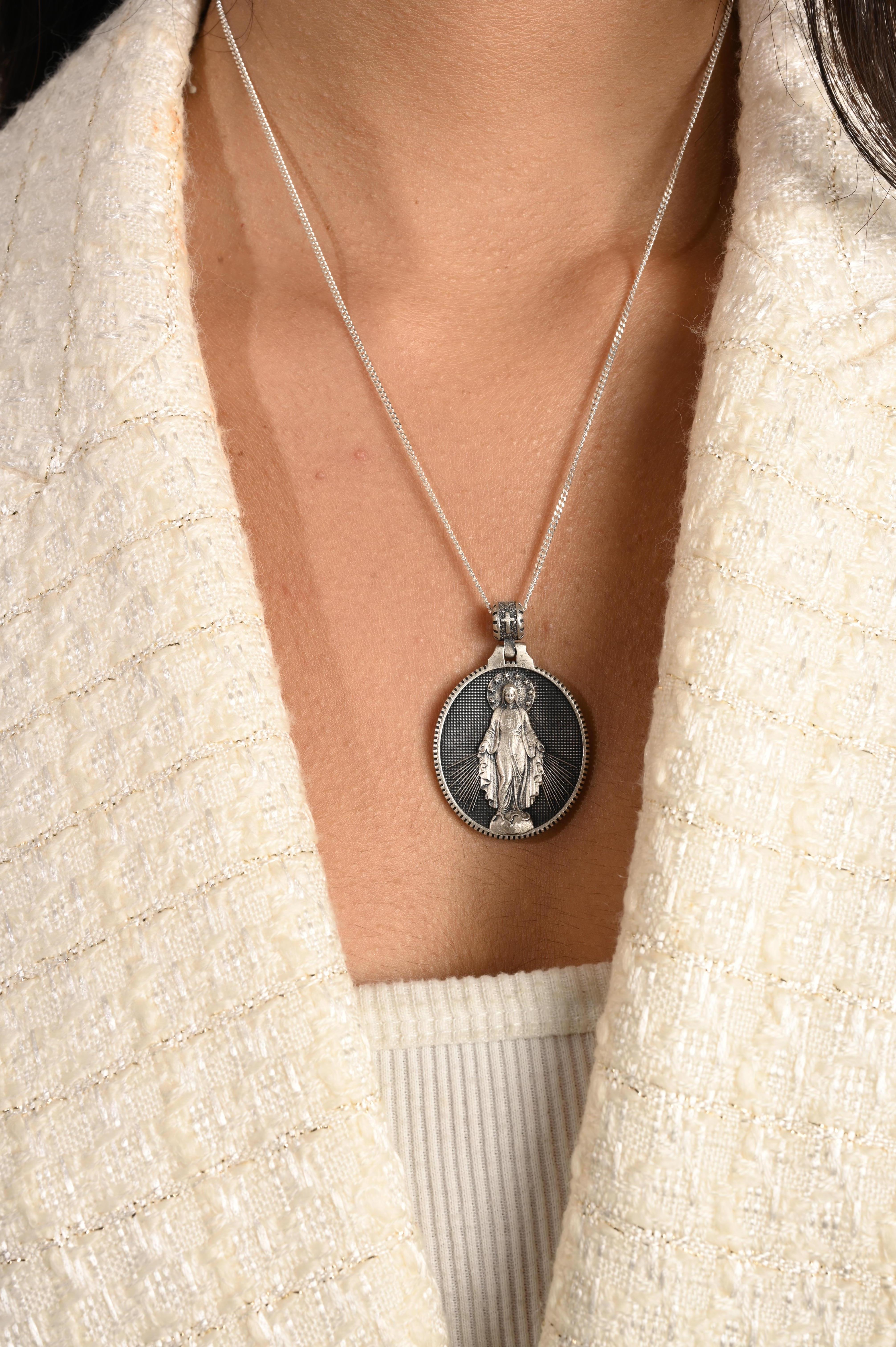 Doppelseitiger katholischer Anhänger der Jungfrau Maria, Wunderschöne Mutter, aus Sterlingsilber im Angebot 1