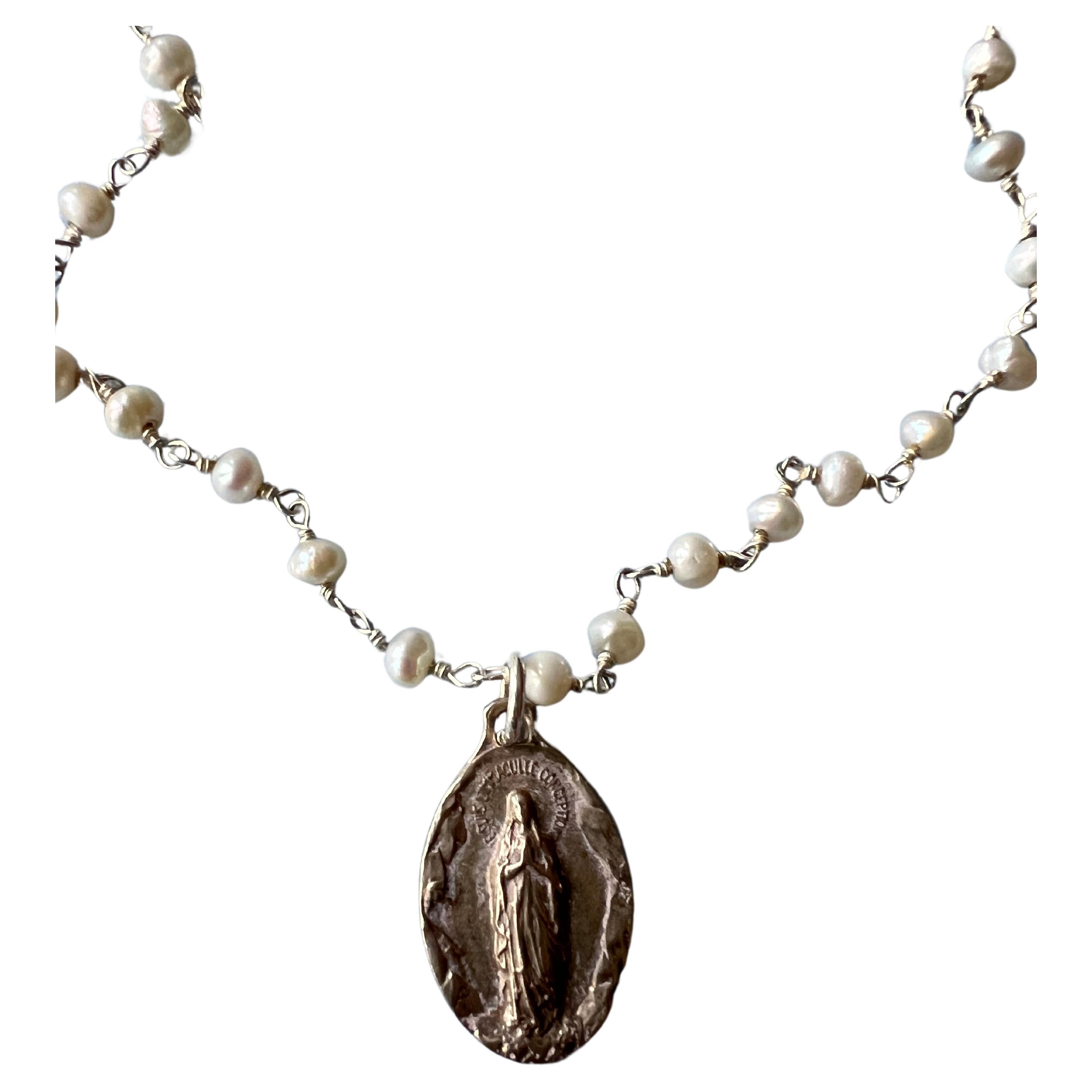 Medal Pearl Rosario Silver Necklace Virgin Mary 

Virgin Mary Pearl Rosario Silver Necklace
The medal is French Vintage and unknown material menawhile the rosario chain is silver and new

Length: 20 1/2