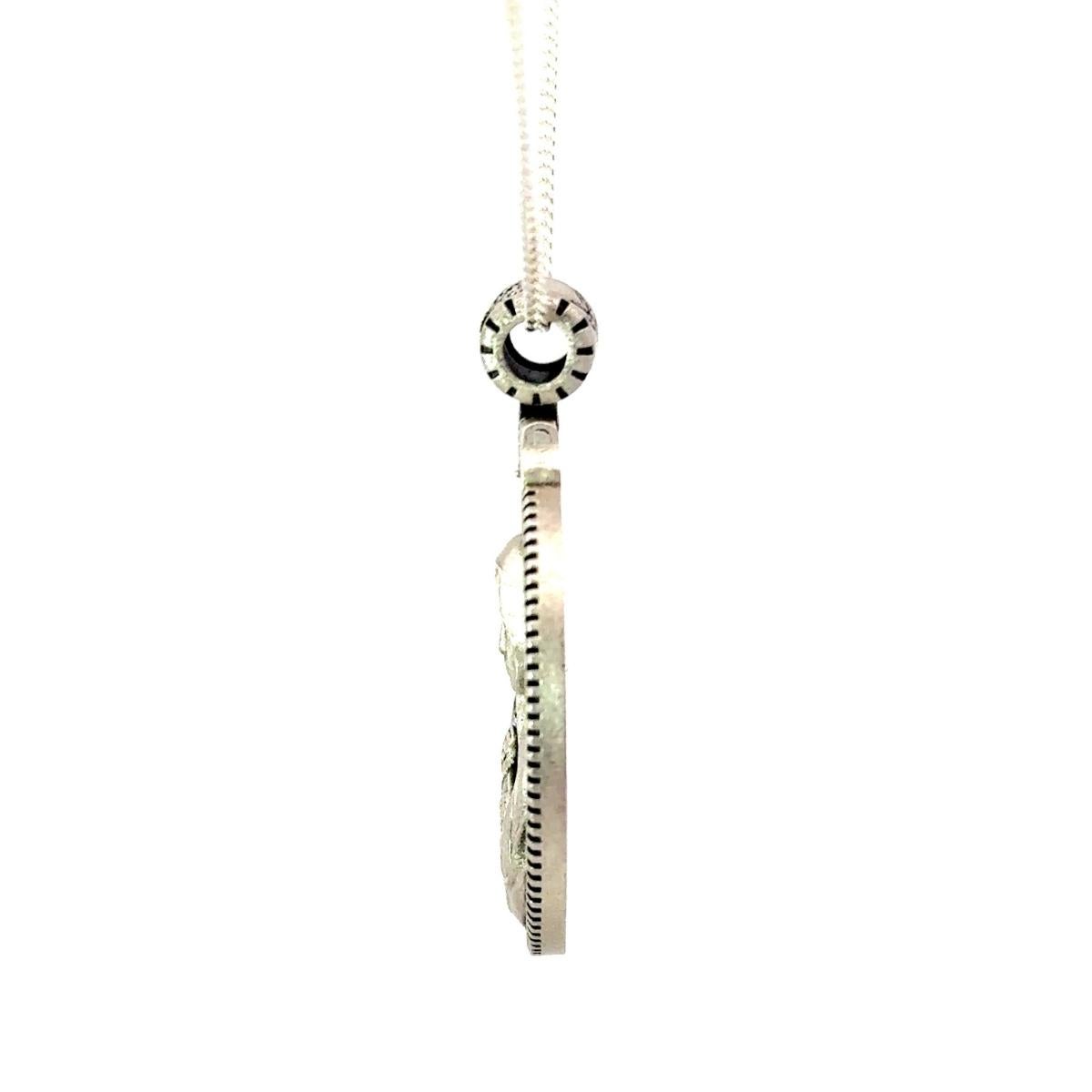 Contemporary Virgin Mery Catholik Pray Medallion Pendant in 925 Sterling Silver Jewelry For Sale