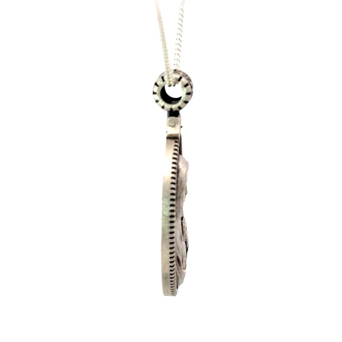 Virgin Mery Catholik Pray Medallion Pendant in 925 Sterling Silver Jewelry For Sale 2