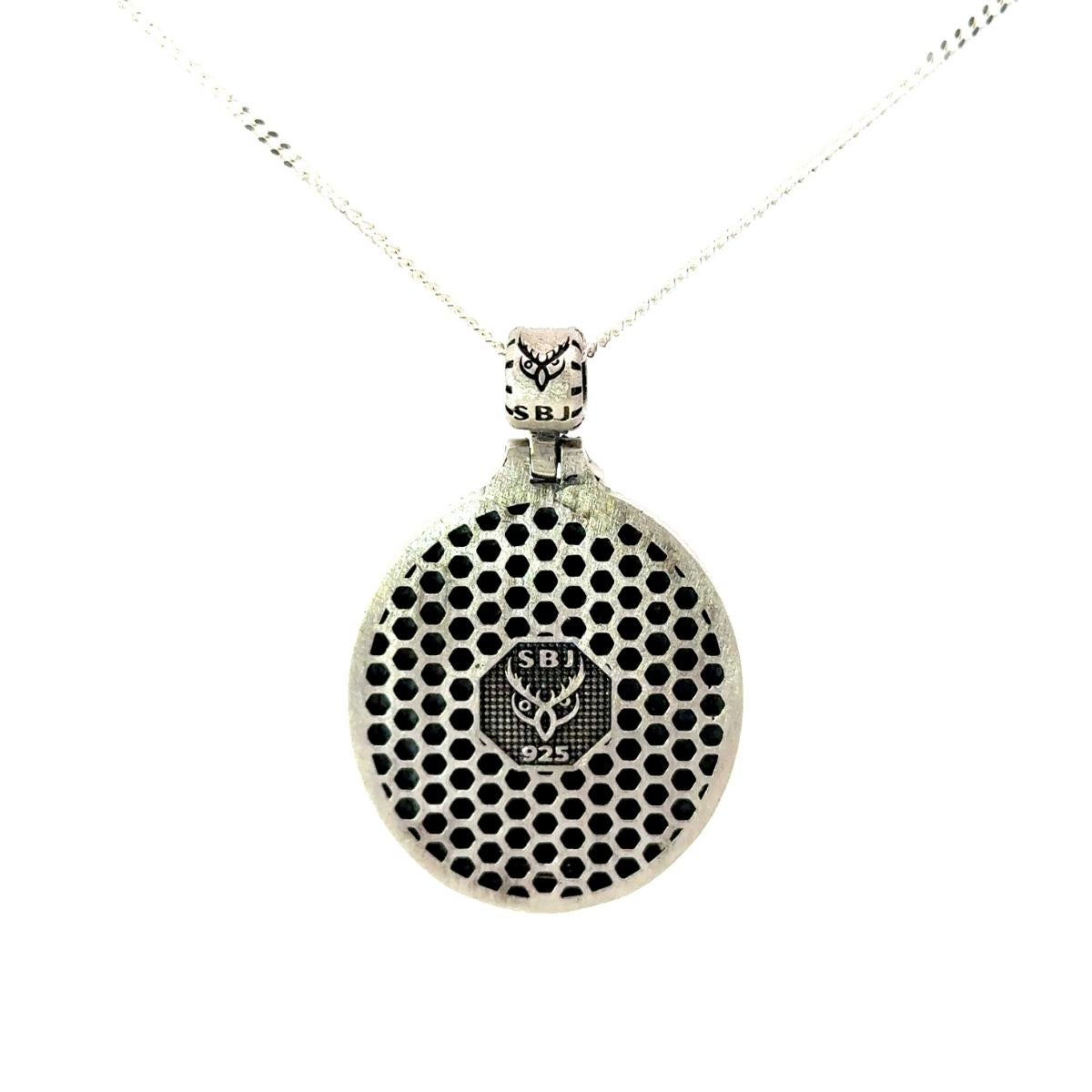 Virgin Mery Catholik Pray Medallion Pendant in 925 Sterling Silver Jewelry For Sale 4