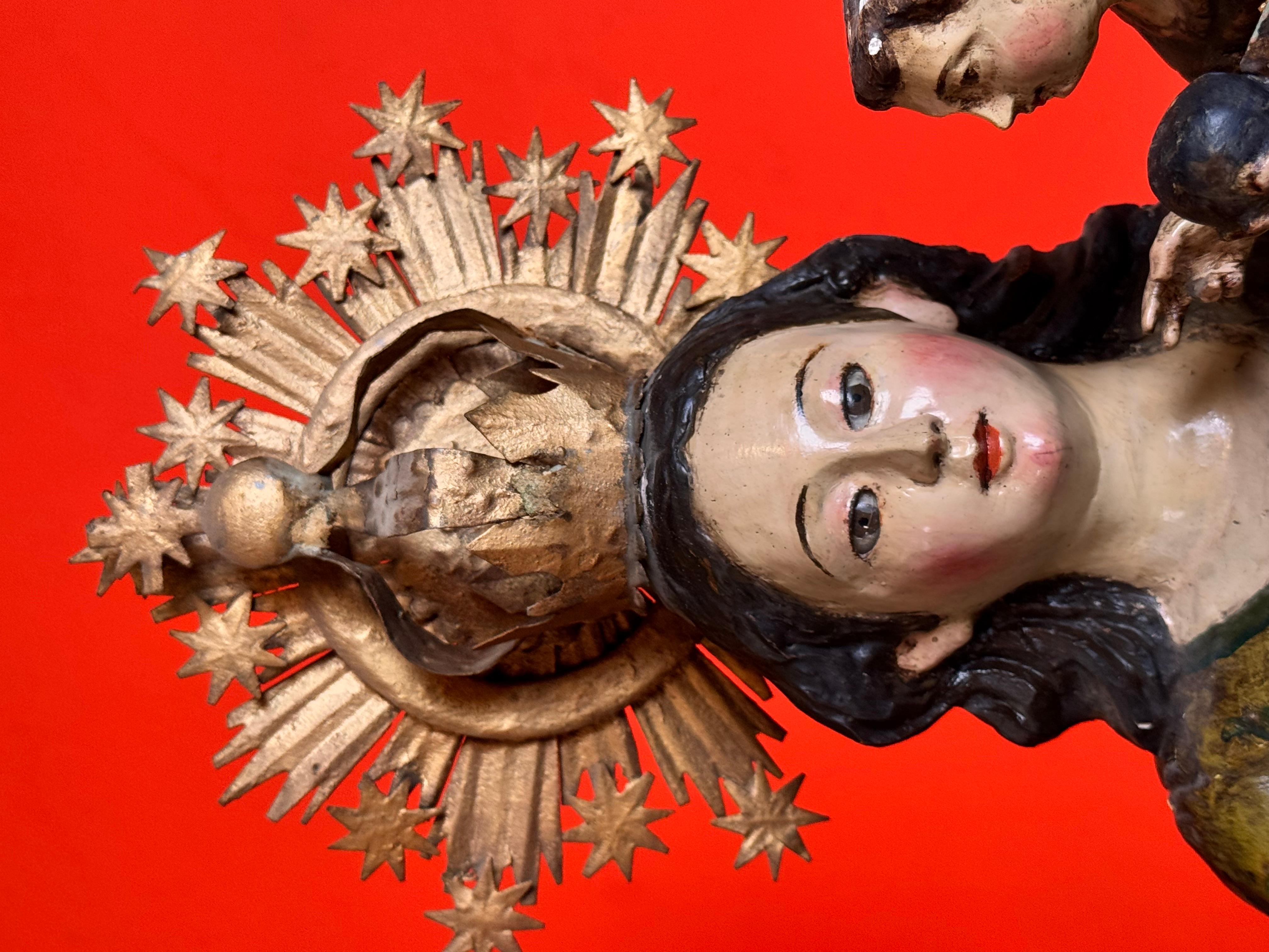 Vergine di Miraflores in legno di maguey policromo con Bambino e corona di rame, XVIII in vendita 2