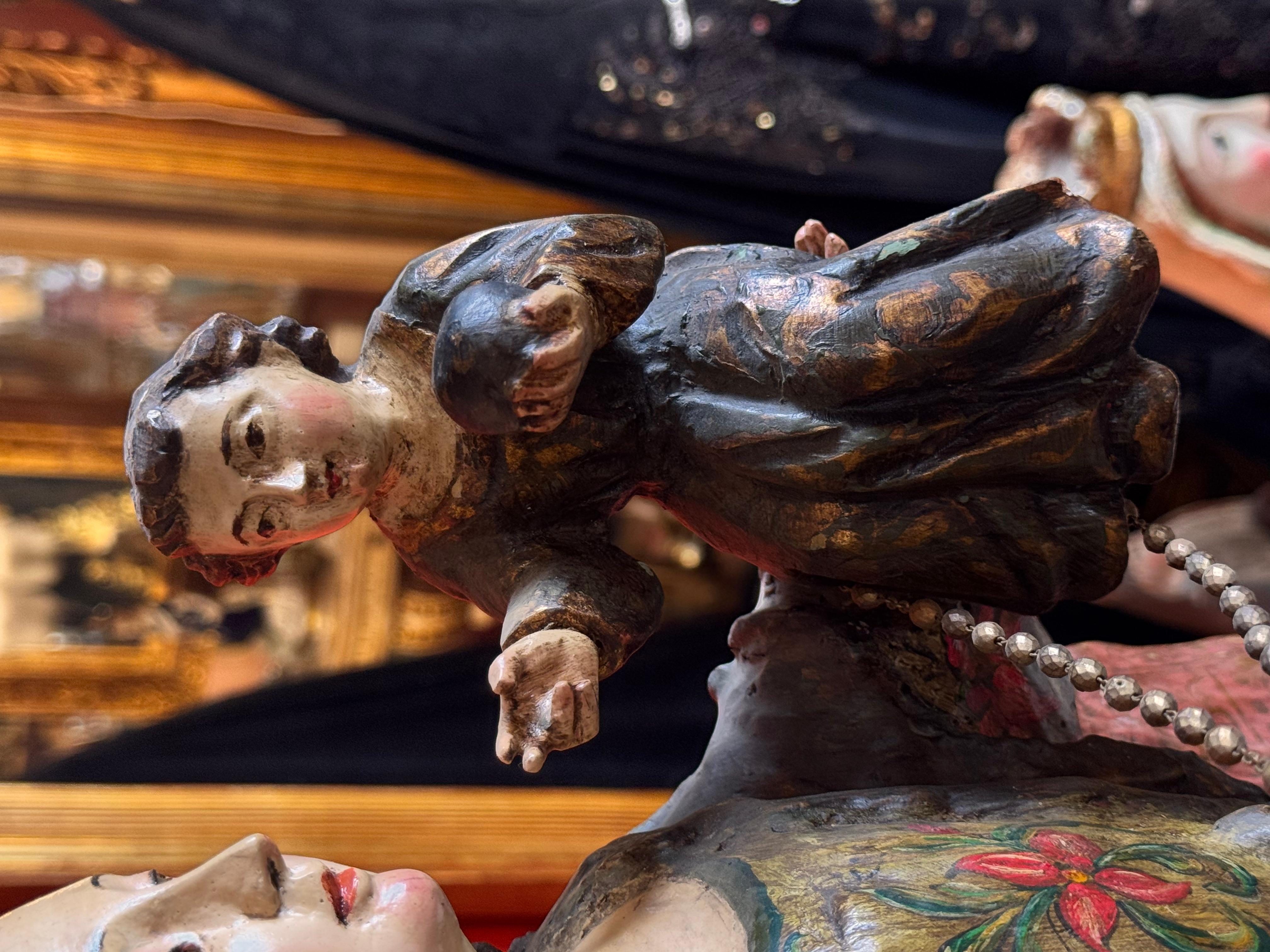 Vergine di Miraflores in legno di maguey policromo con Bambino e corona di rame, XVIII in vendita 3