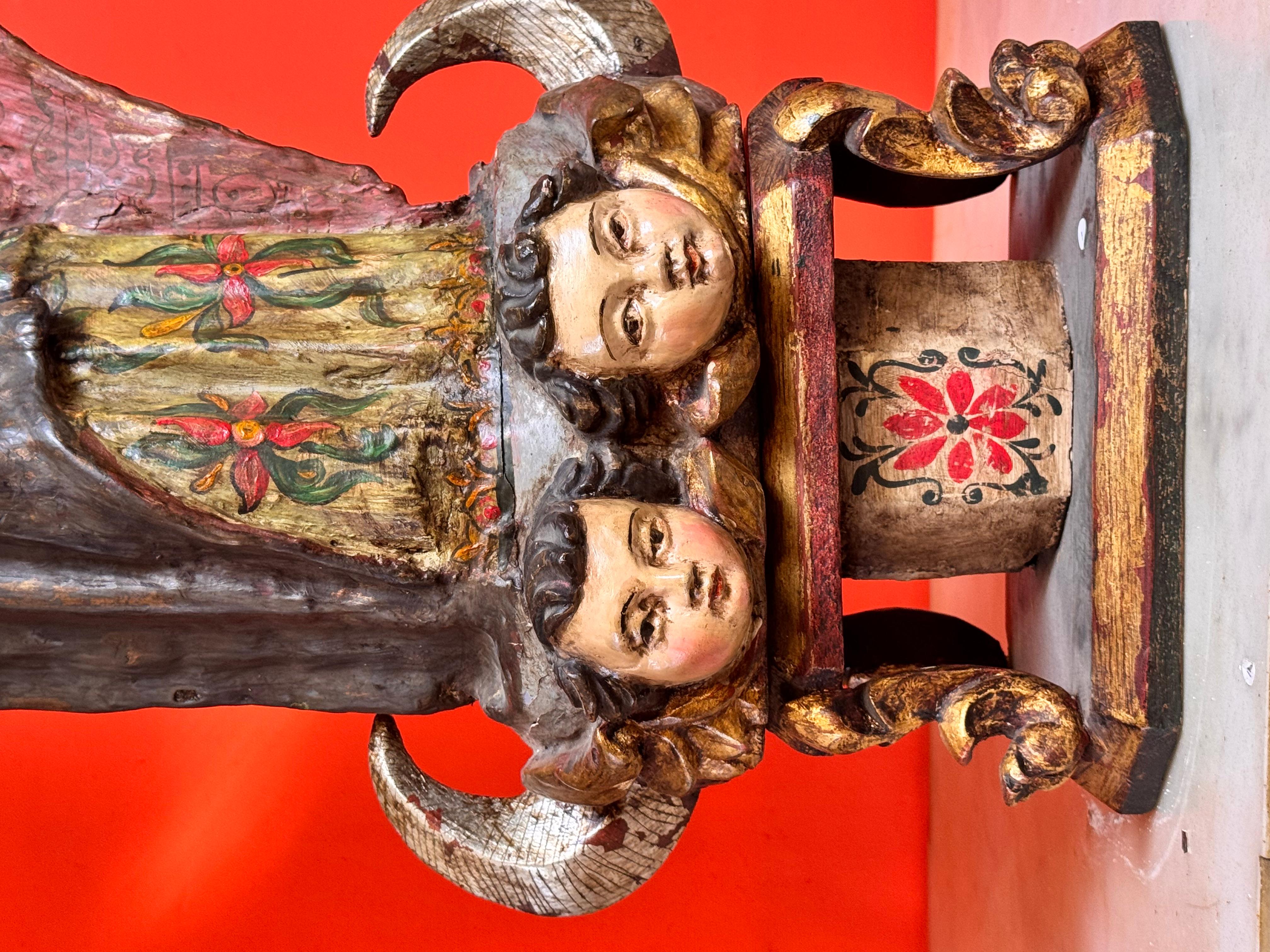 Vergine di Miraflores in legno di maguey policromo con Bambino e corona di rame, XVIII in vendita 5