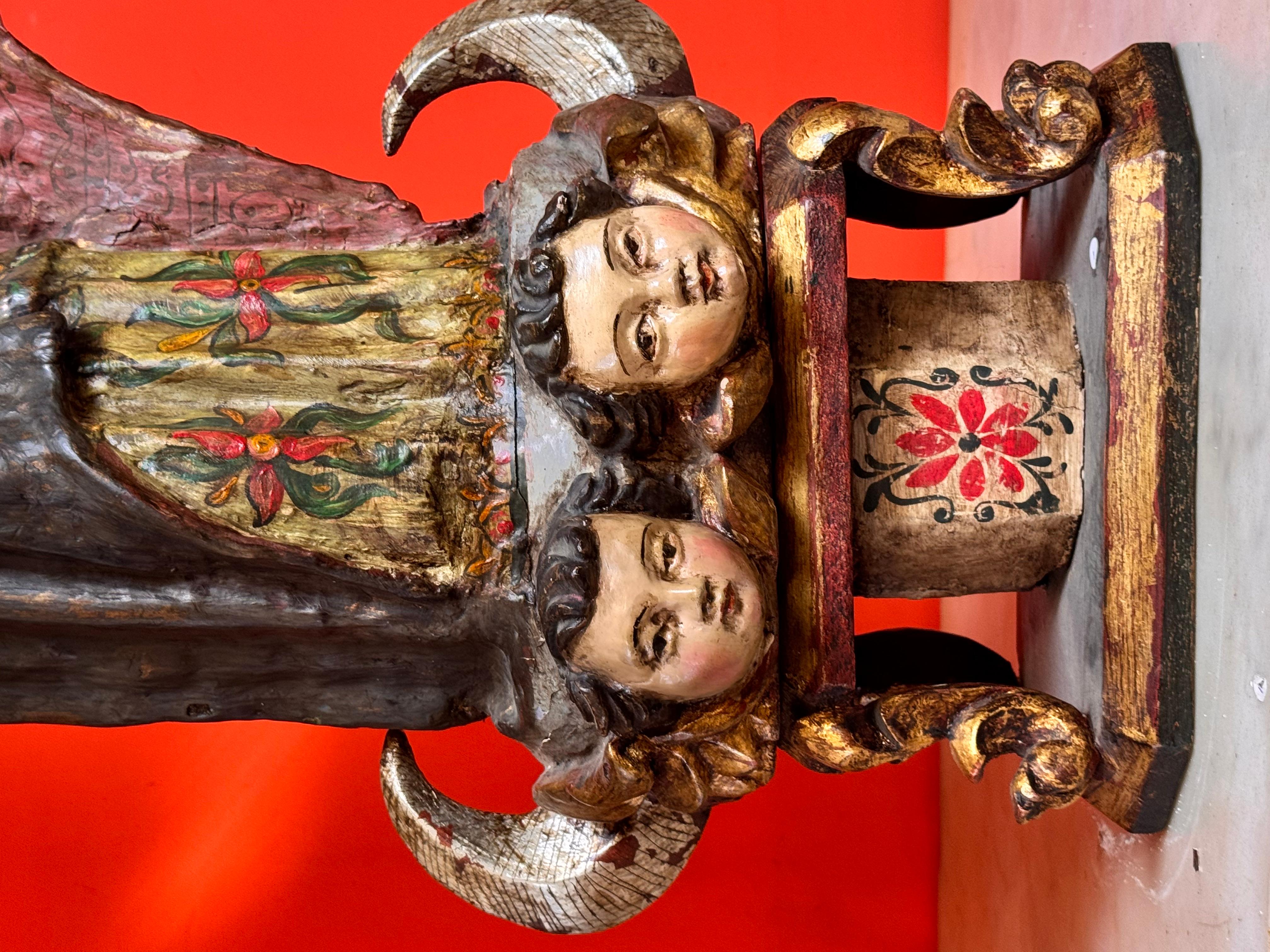 Vergine di Miraflores in legno di maguey policromo con Bambino e corona di rame, XVIII in vendita 6