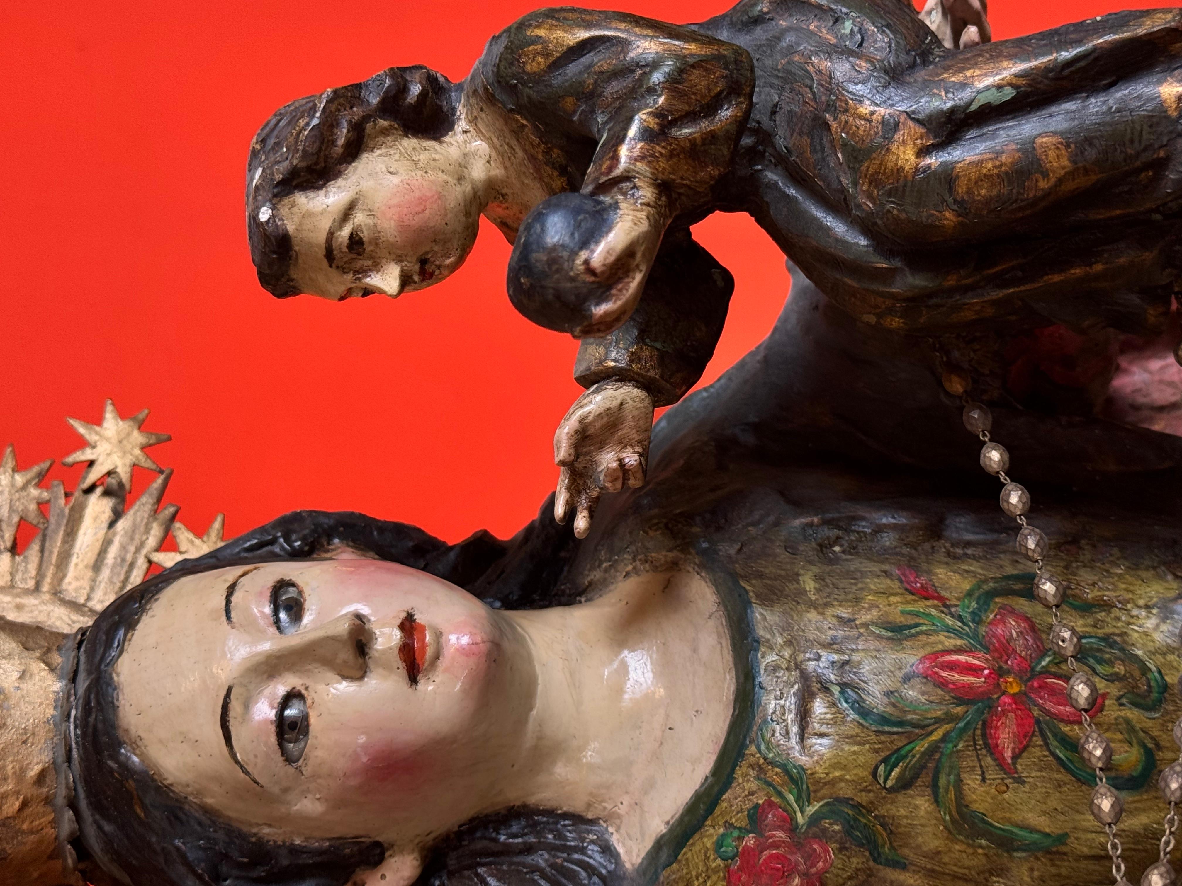 Vergine di Miraflores in legno di maguey policromo con Bambino e corona di rame, XVIII in vendita 1