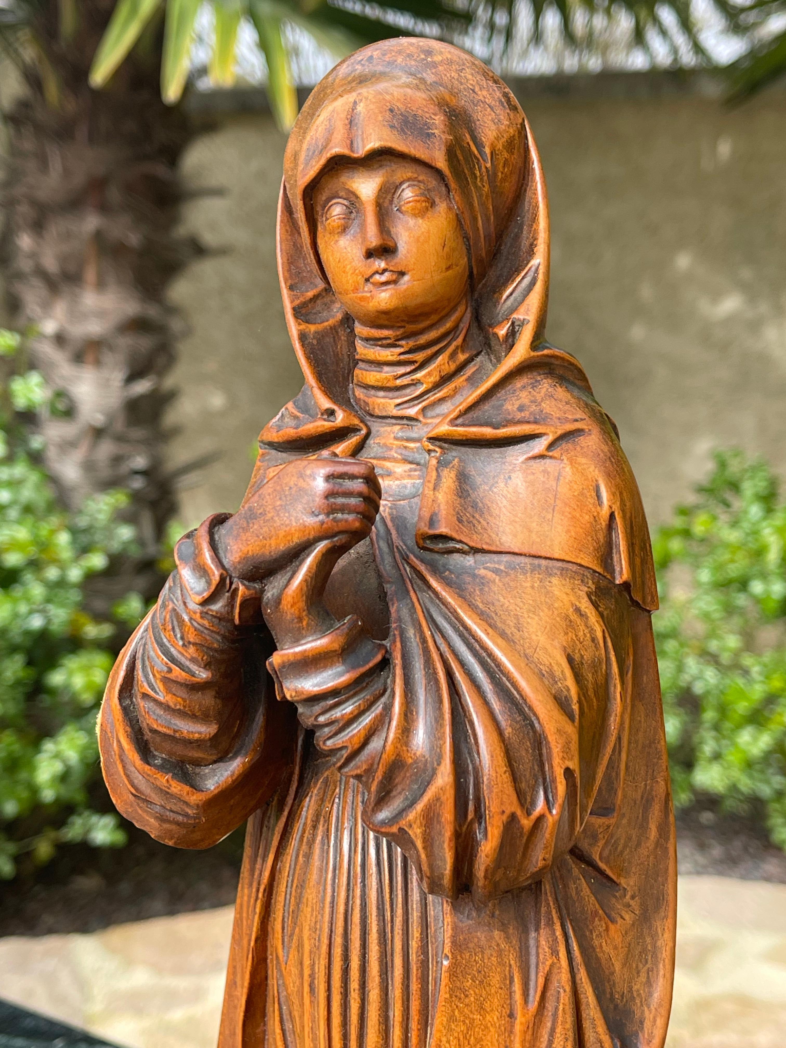 Virgin Of Nuremberg In Carved Boxwood, XIXth century For Sale 4