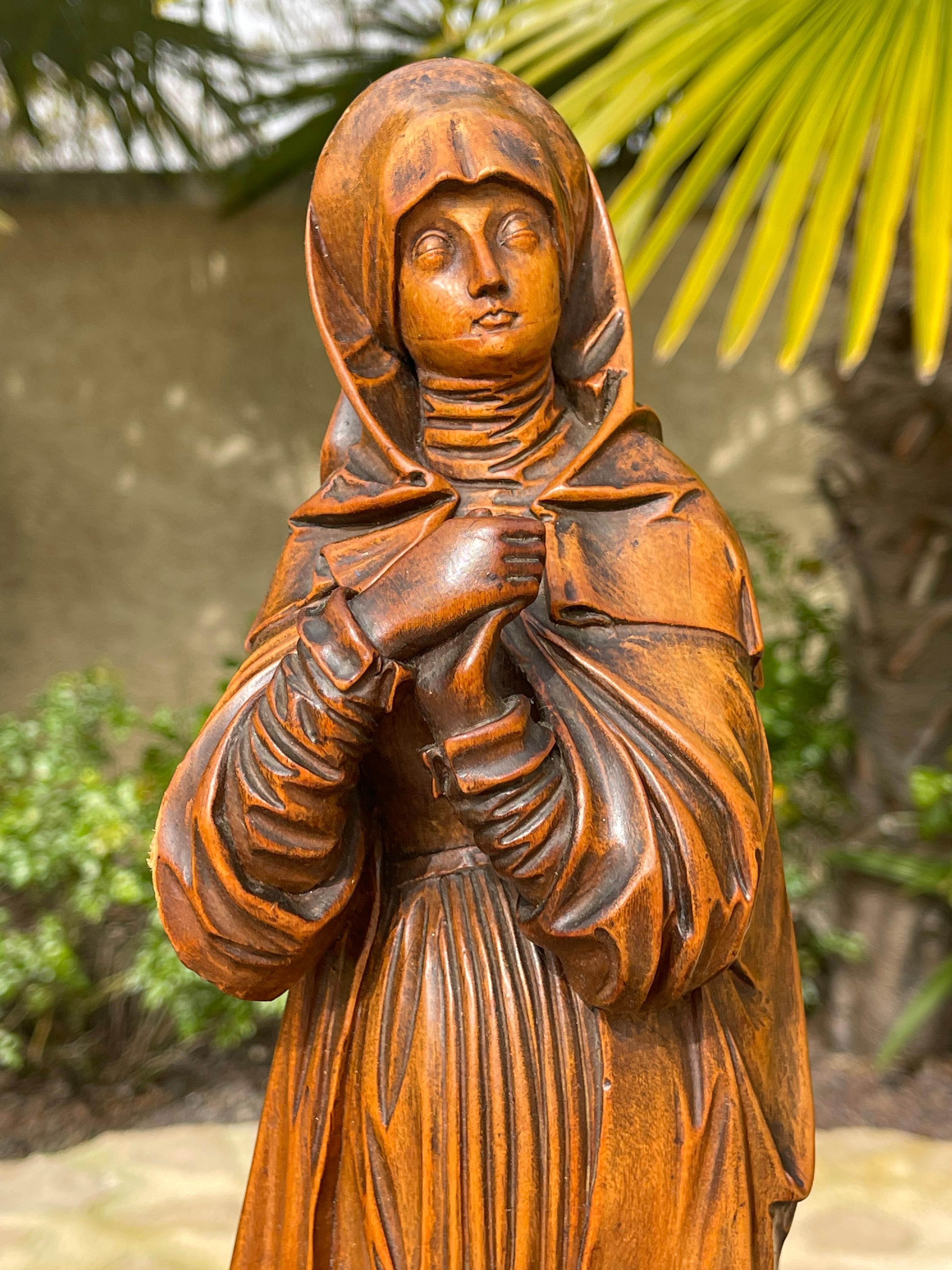 Virgin of Nuremberg in carved boxwood in very good condition. Model after the original dating from the 16th century and attributed to the famous late Gothic sculptor Adam Kraft (c. 1460? - 1509).

Dimensions
Height 40cm
Width 9.5cm
Depth 8.5cm